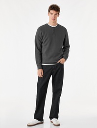 Uzun Kollu Pamuklu Waffle Dokulu Henley Yaka Sweatshirt
