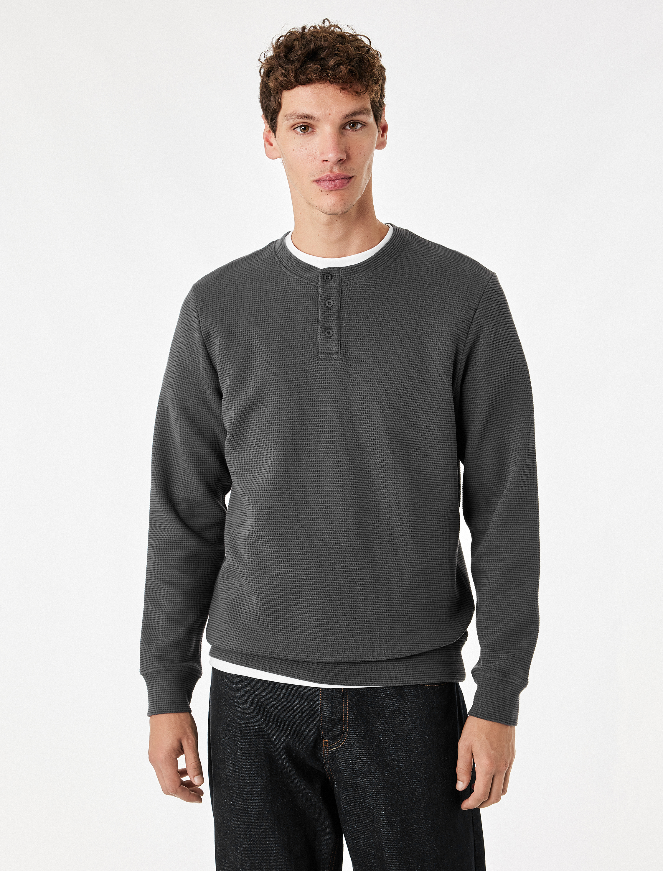 Koton Uzun Kollu Pamuklu Waffle Dokulu Henley Yaka Sweatshirt görsel 2