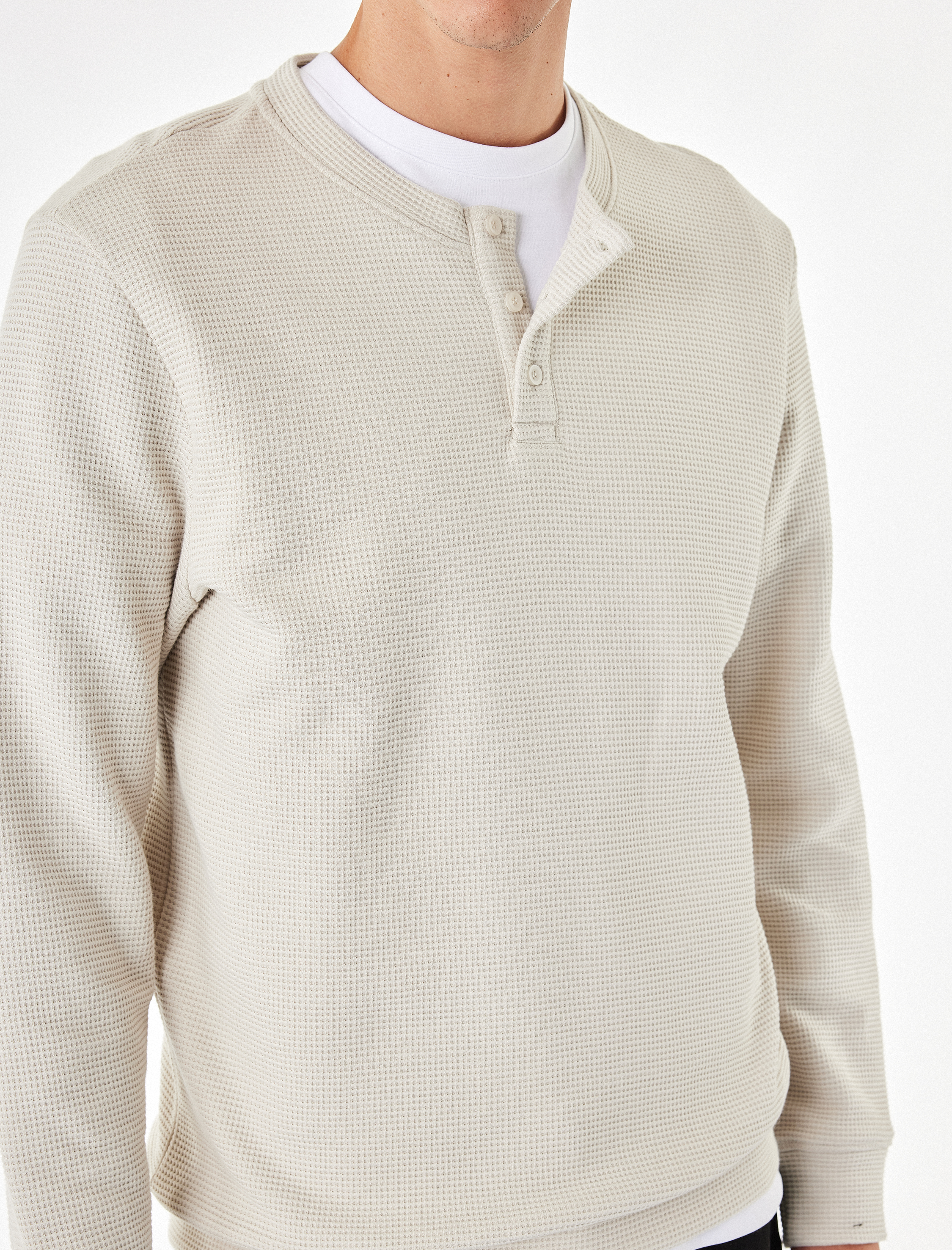Koton Uzun Kollu Pamuklu Waffle Dokulu Henley Yaka Sweatshirt görsel 5