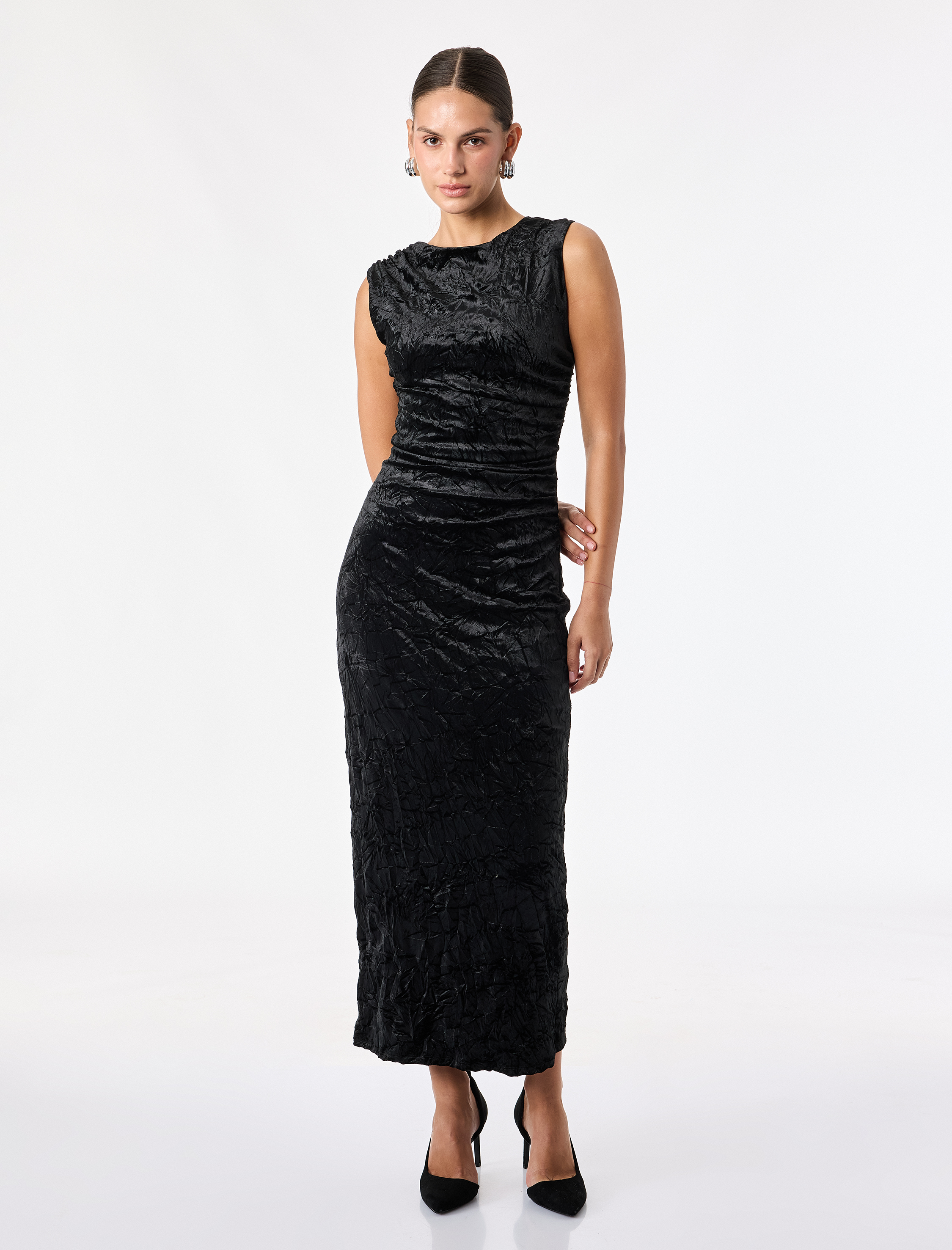   Slim Fit Bisiklet Yaka Drapeli Kolsuz Dokulu Kadife Midi Elbise