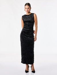 Slim Fit Bisiklet Yaka Drapeli Kolsuz Dokulu Kadife Midi Elbise