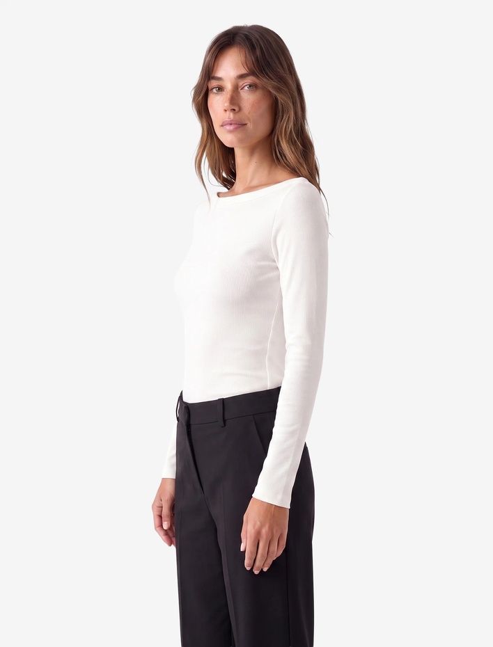  Slim Fit Pamuklu Kayık Yaka Uzun Kollu Basic Tişört