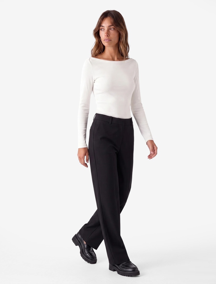  Slim Fit Pamuklu Kayık Yaka Uzun Kollu Basic Tişört