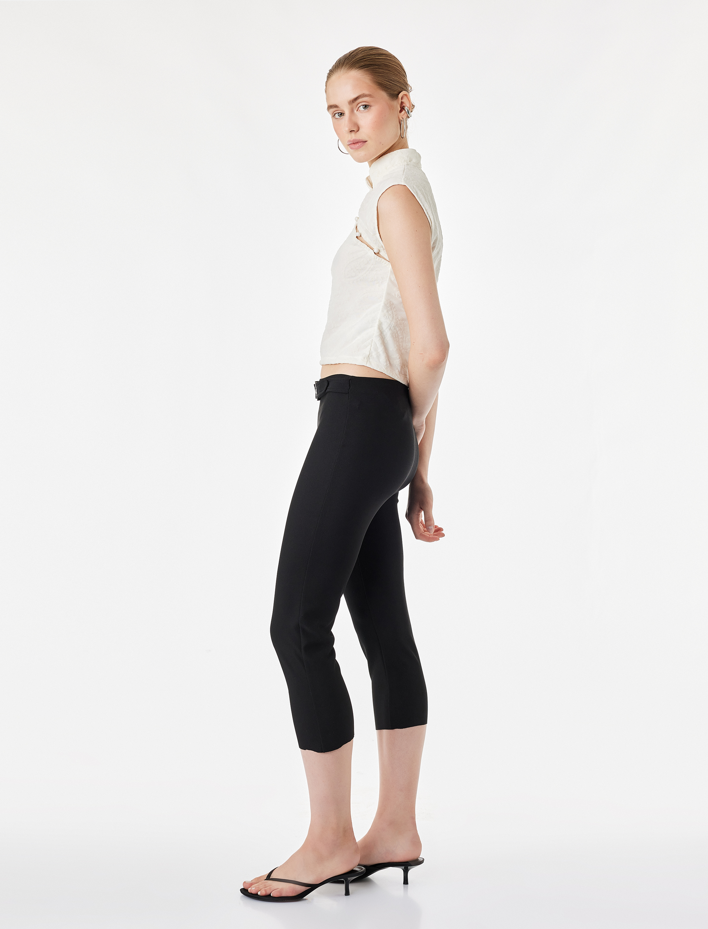 Koton Slim Fit Kolsuz Düğmeli Qipao Yaka Tül Bluz görsel 3