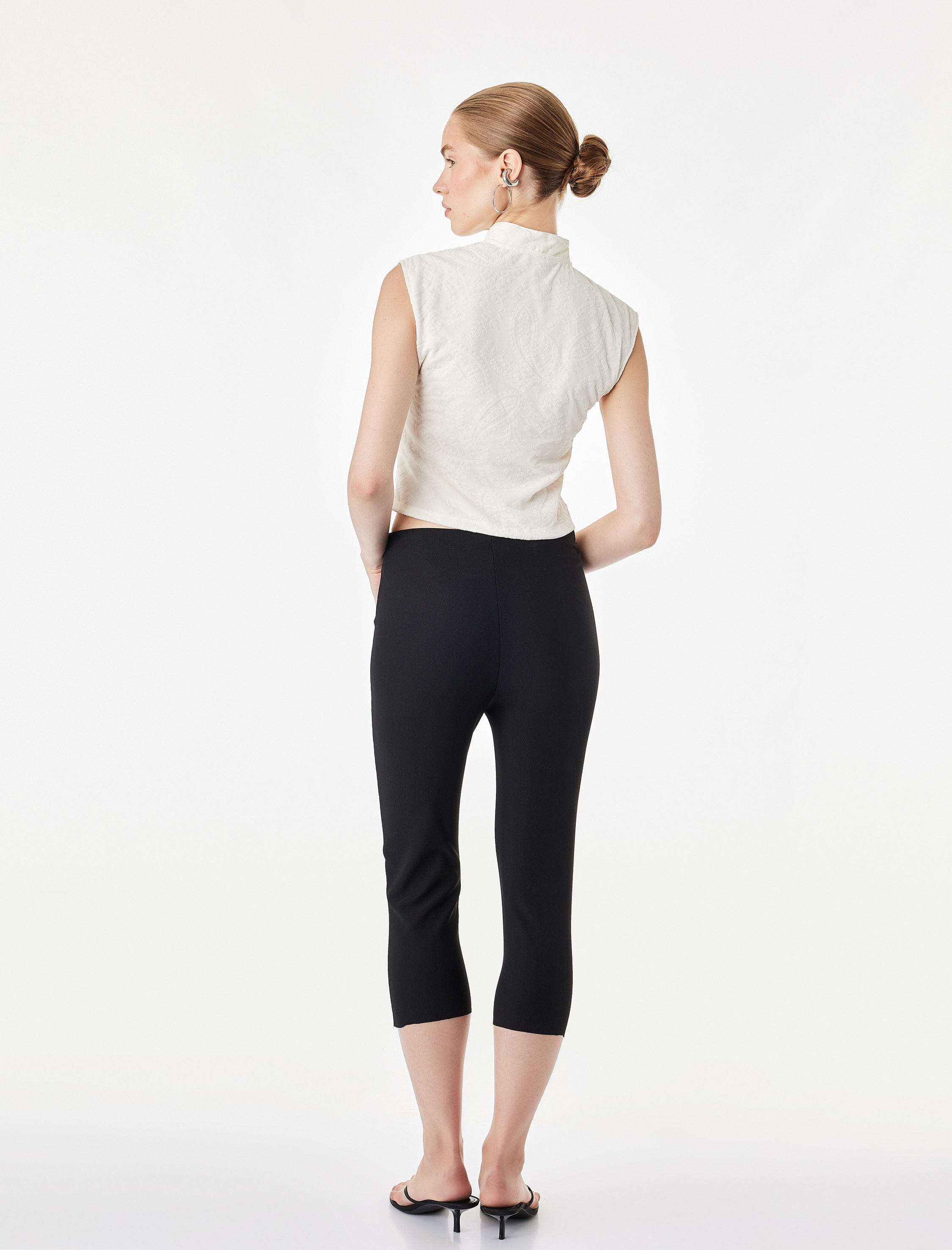 Koton Slim Fit Kolsuz Düğmeli Qipao Yaka Tül Bluz görsel 4