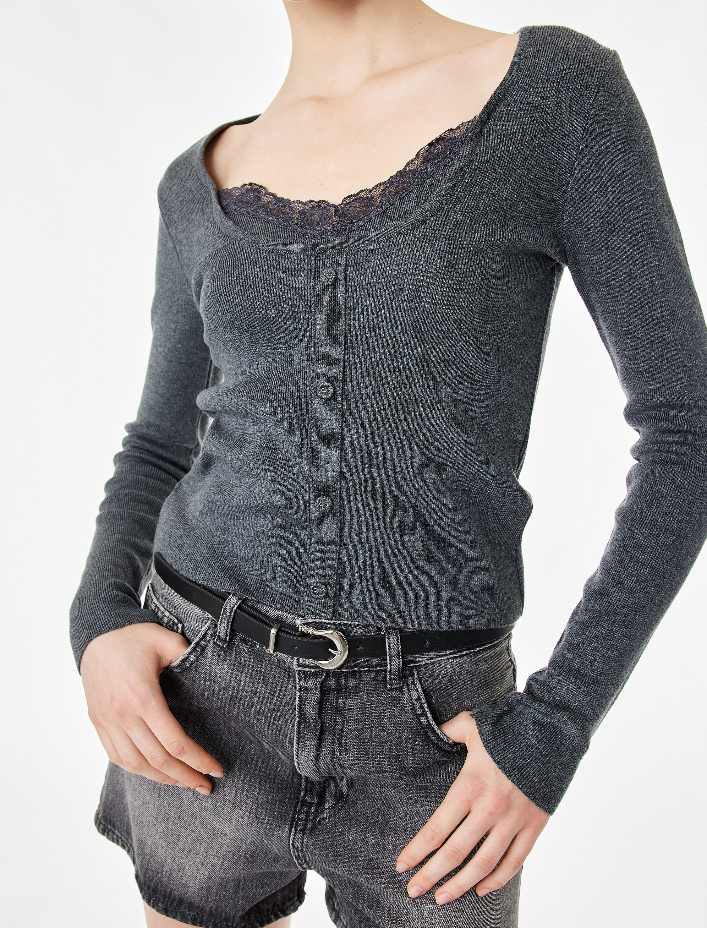 Koton İkili Katmanlı Dantel Detaylı Slim Fit U Yaka Uzun Kollu Düğmeli Triko Hırka görsel 5