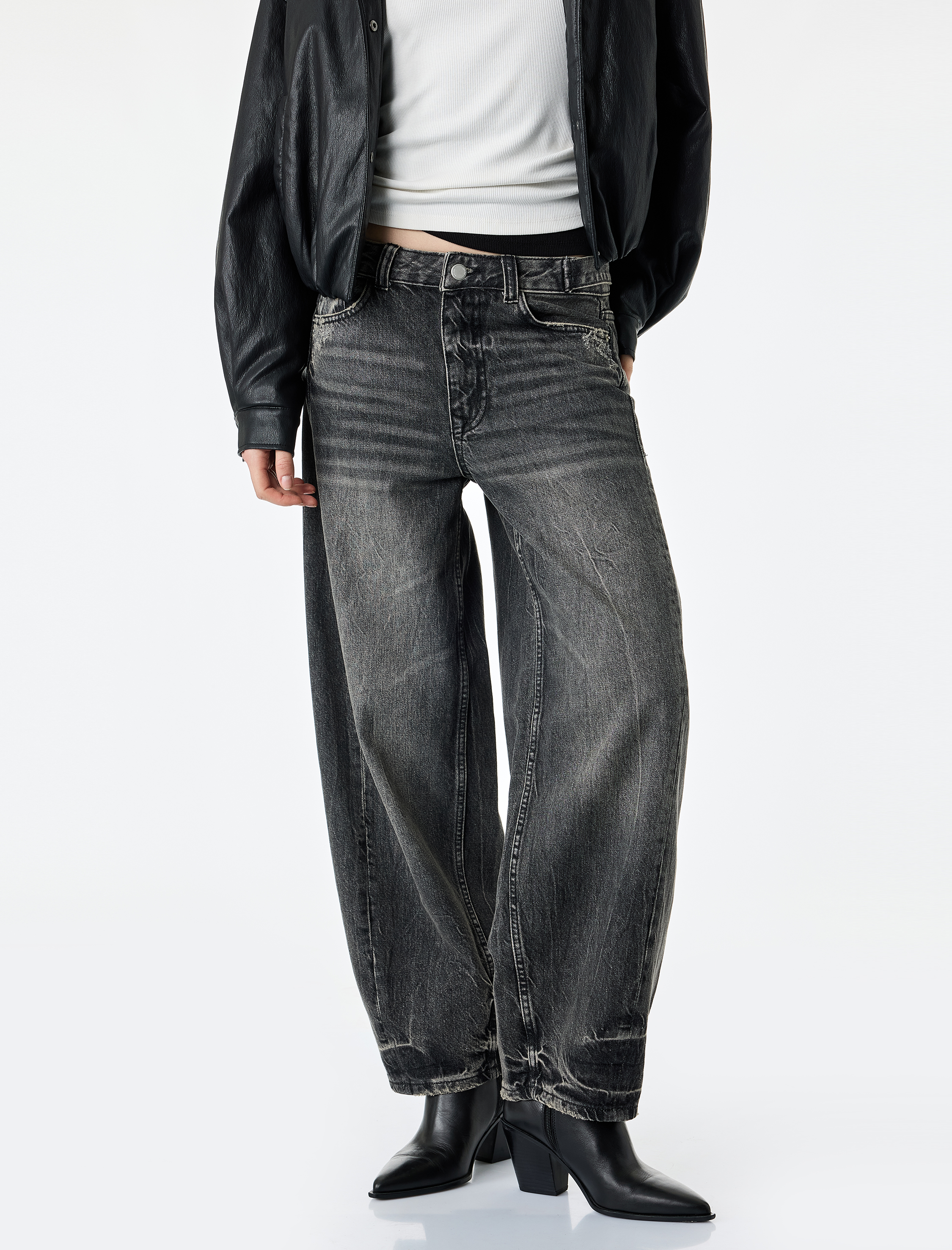 Koton Yıkamalı Dikiş Detaylı Düğmeli Rahat Kalıp Balon Fit Barrel Denim Pantolon - Barrel Jeans görsel 4