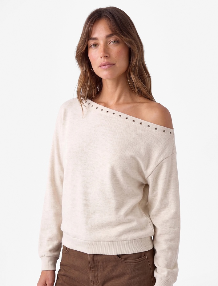  Uzun Kollu Zımba Detaylı Asimetrik Kayık Yaka Omzu Açık Sweatshirt