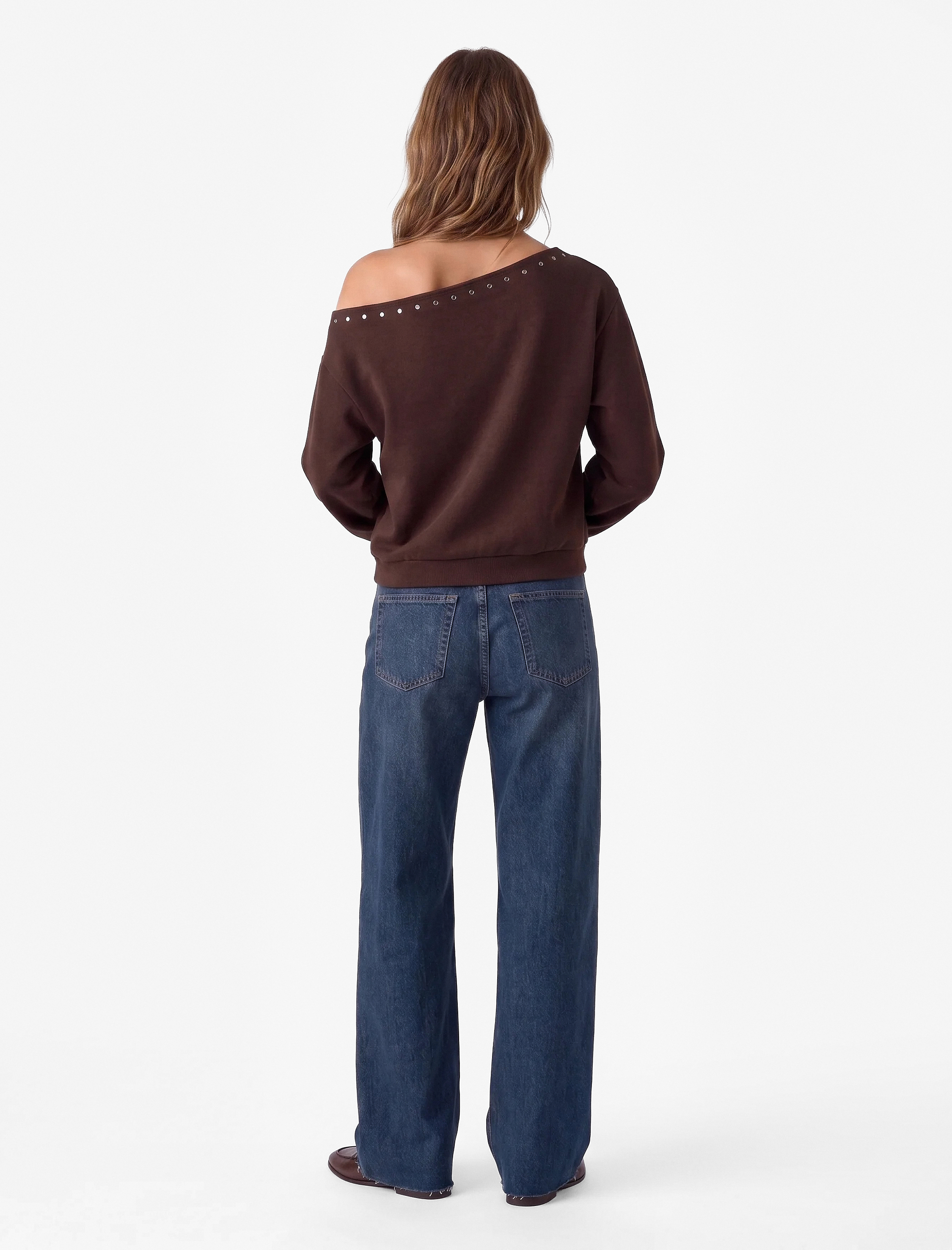 Koton Uzun Kollu Zımba Detaylı Asimetrik Kayık Yaka Omzu Açık Sweatshirt görsel 4