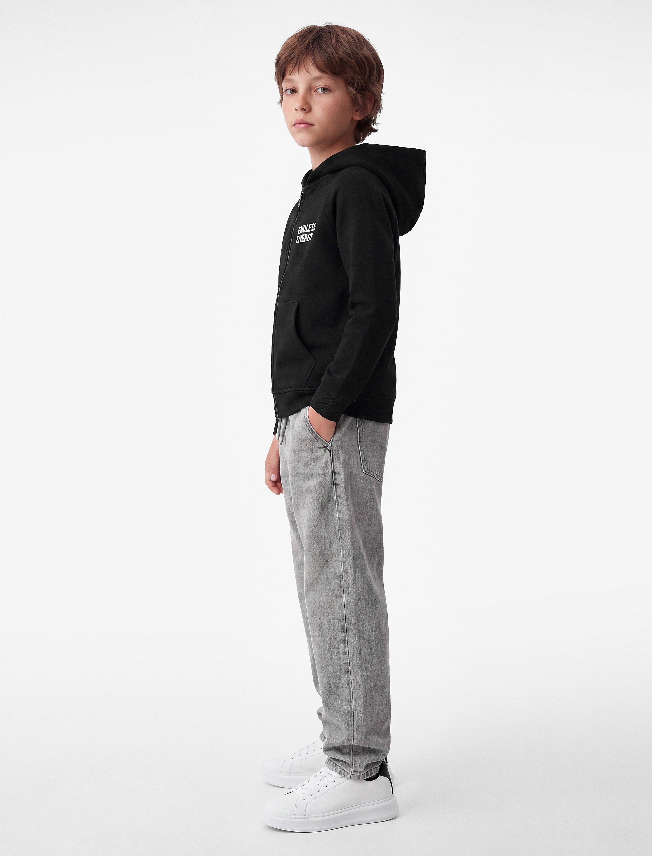  Erkek Çocuk Baskı Detaylı Pamuklu Cepli Üç İplik Şardonlu Kapşonlu Fermuarlı Sweatshirt