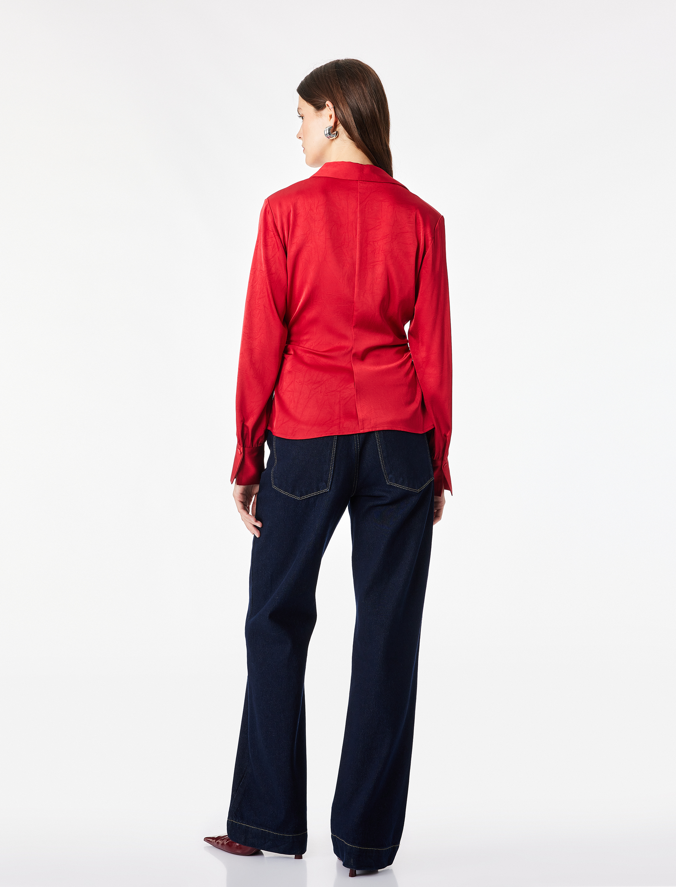   Slim Fit Uzun Kollu Büzgülü Kaçık Yaka Saten Gömlek