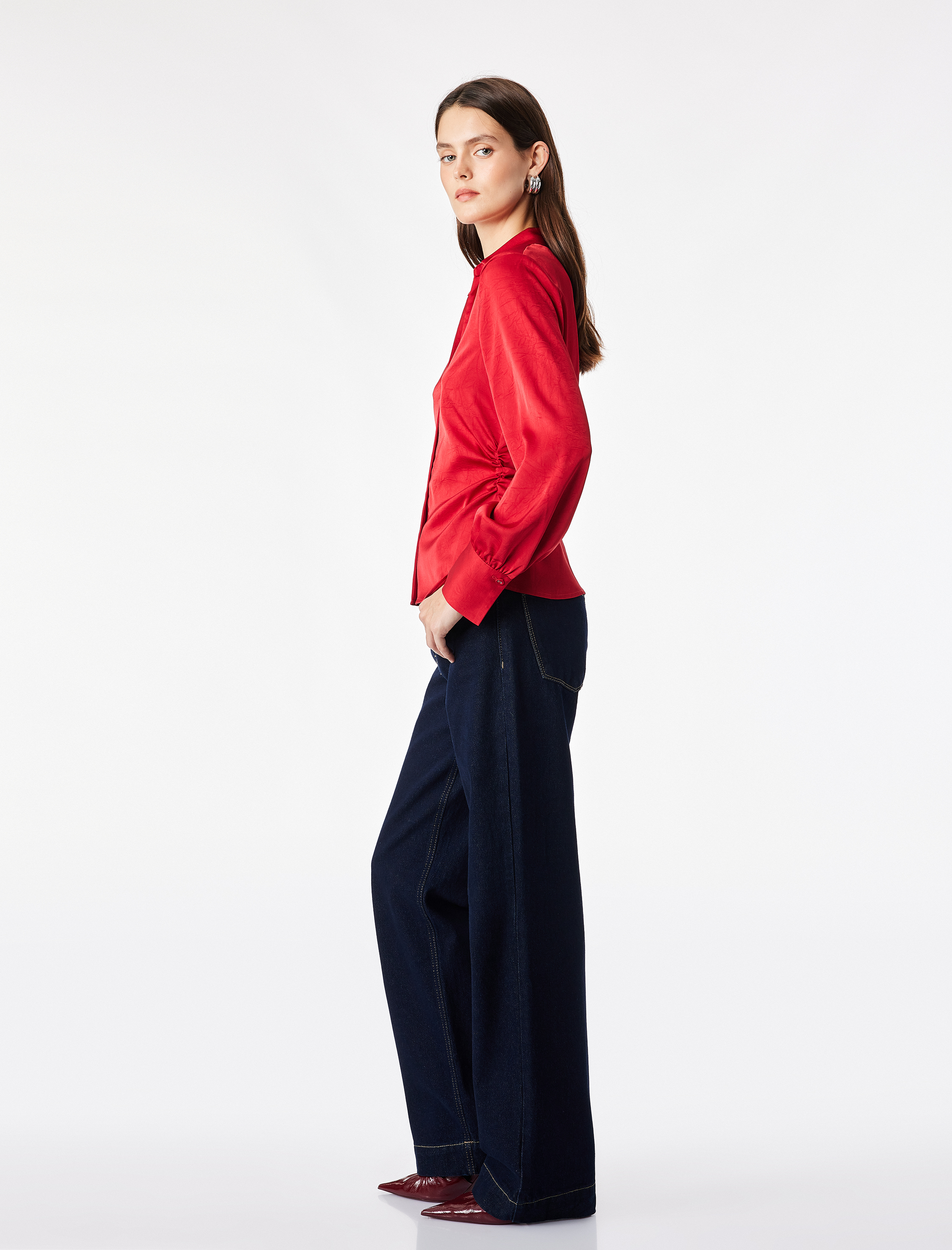   Slim Fit Uzun Kollu Büzgülü Kaçık Yaka Saten Gömlek