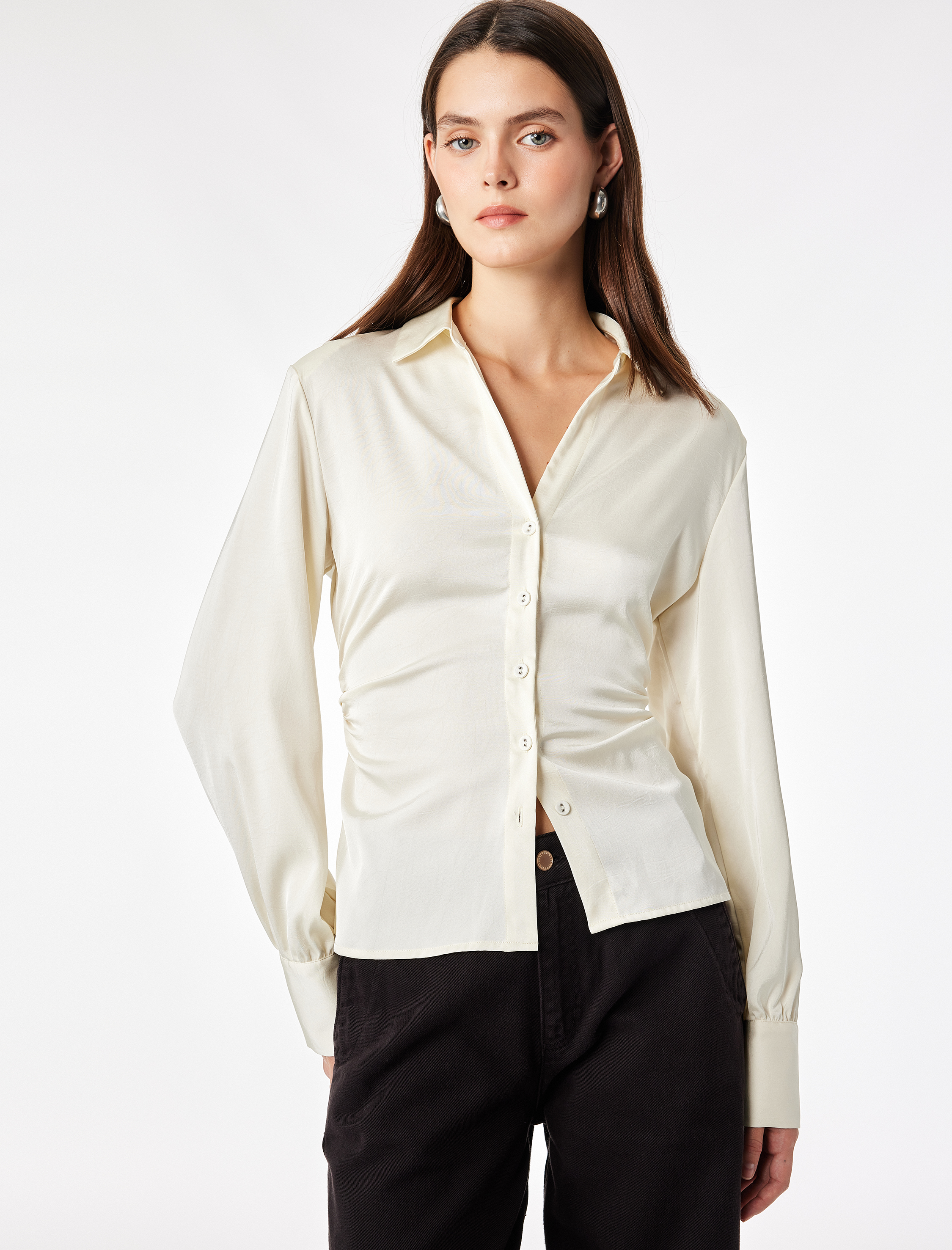  Slim Fit Uzun Kollu Büzgülü Kaçık Yaka Saten Gömlek
