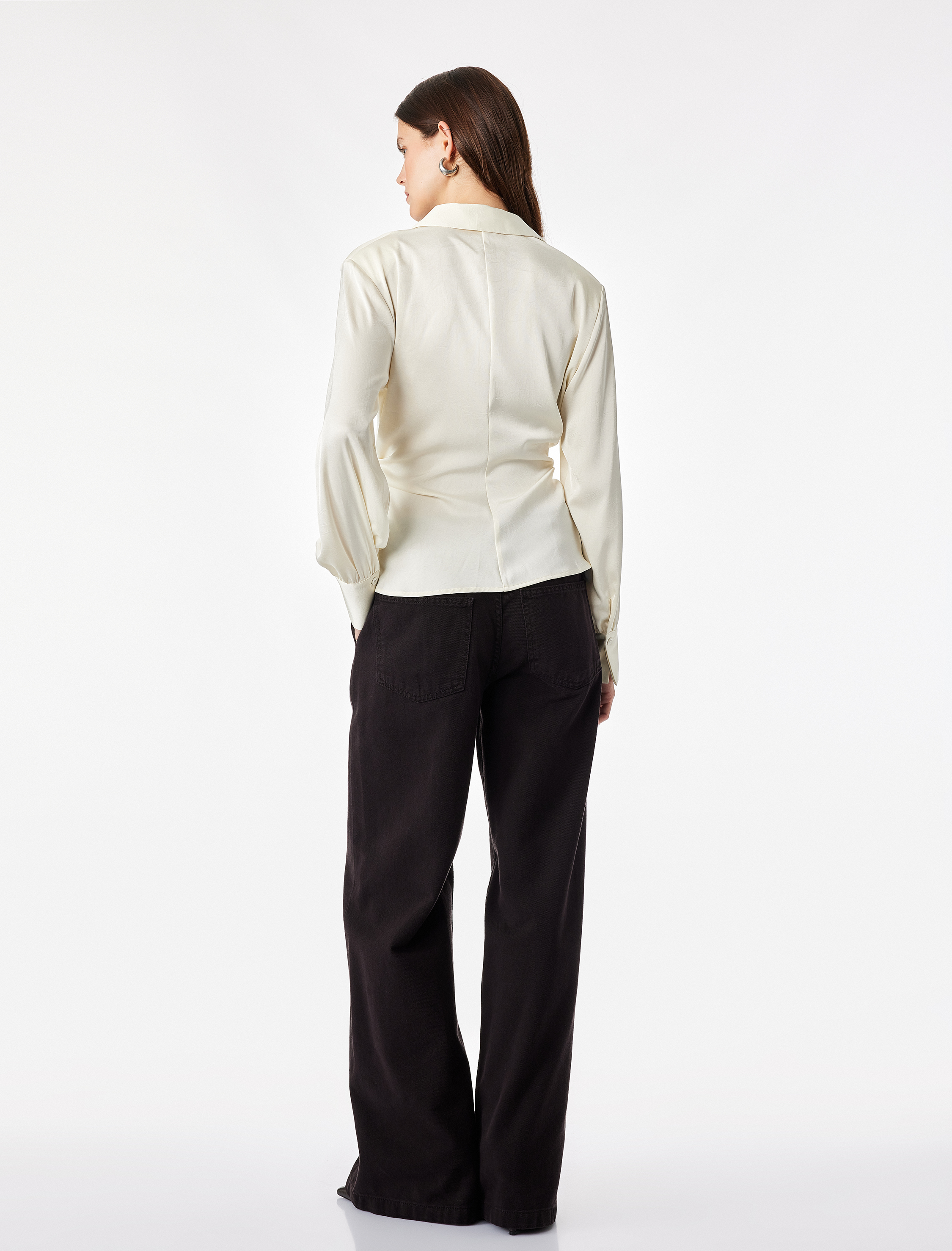   Slim Fit Uzun Kollu Büzgülü Kaçık Yaka Saten Gömlek