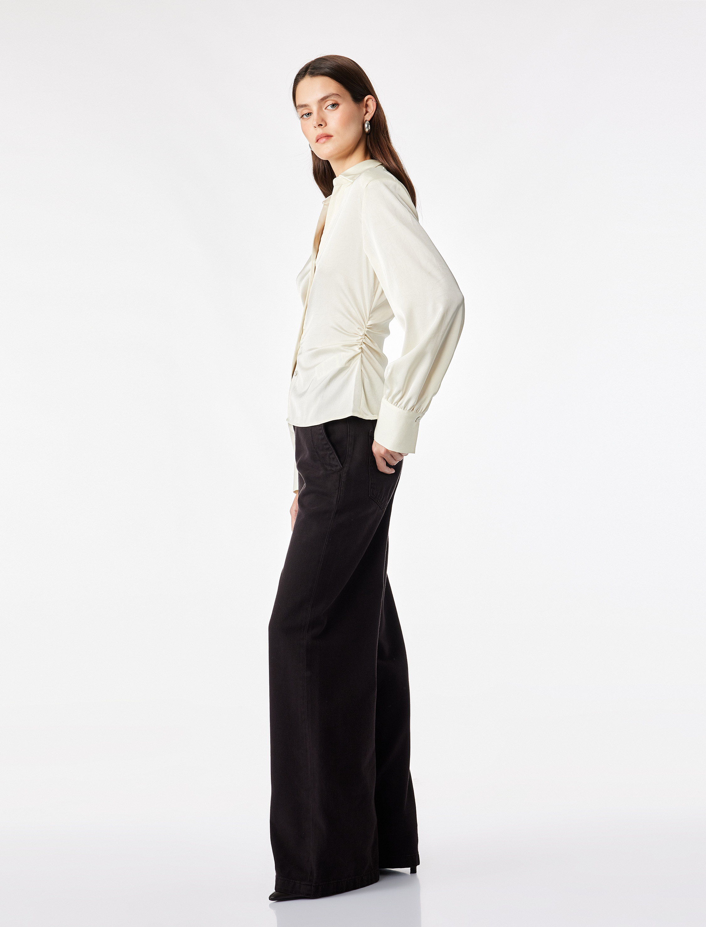   Slim Fit Uzun Kollu Büzgülü Kaçık Yaka Saten Gömlek
