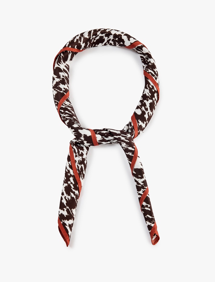 Kadın Kontrast Kenar Şeritli Hayvan Desenli Saten Kare Fular Bandana