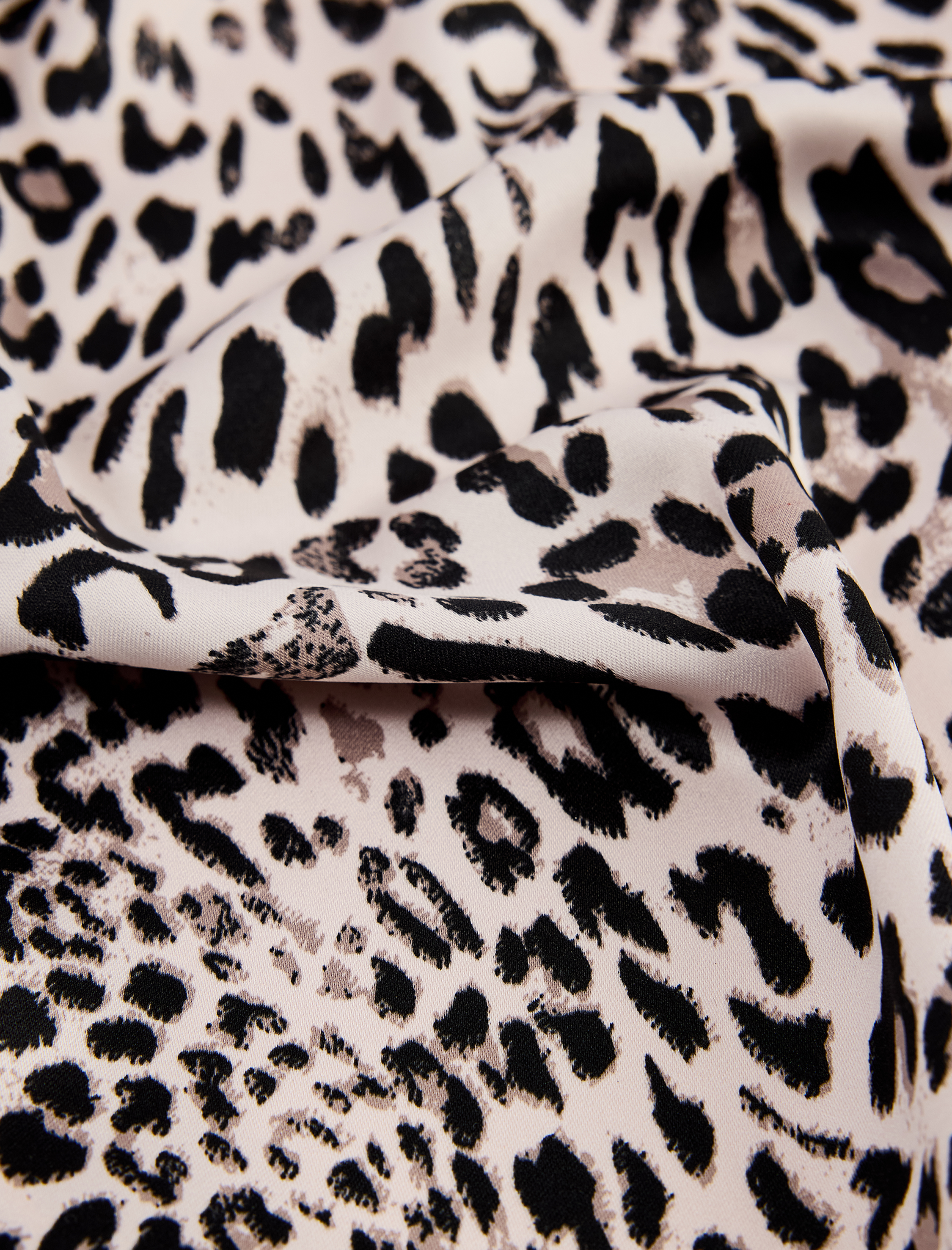  Kadın Kontrast Biye Detaylı Leopar Desenli Saten Kare Fular Bandana