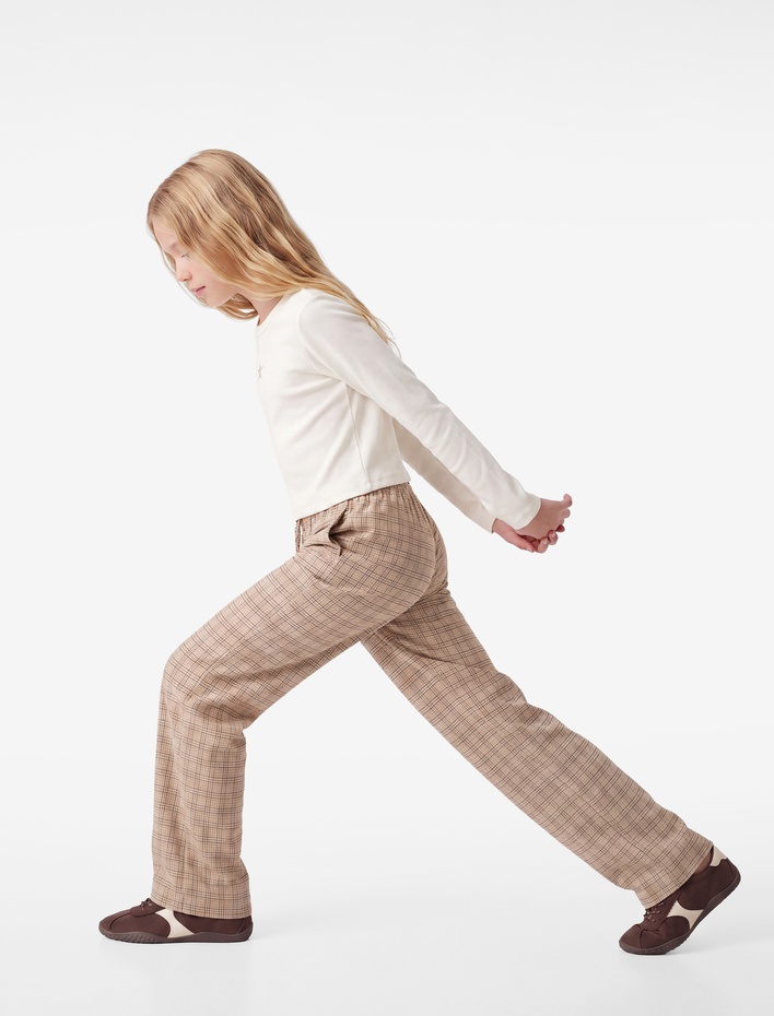 Kız Çocuk Yıldız Pencere Detaylı Slim Fit Kaşkorse Pamuklu Bisiklet Yaka Uzun Kollu Crop Tişört