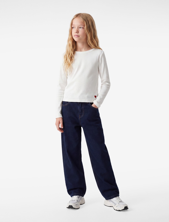 Kız Çocuk Kalp Nakış Detaylı Slim Fit Pamuklu Kaşkorse Bisiklet Yaka Uzun Kollu Tişört