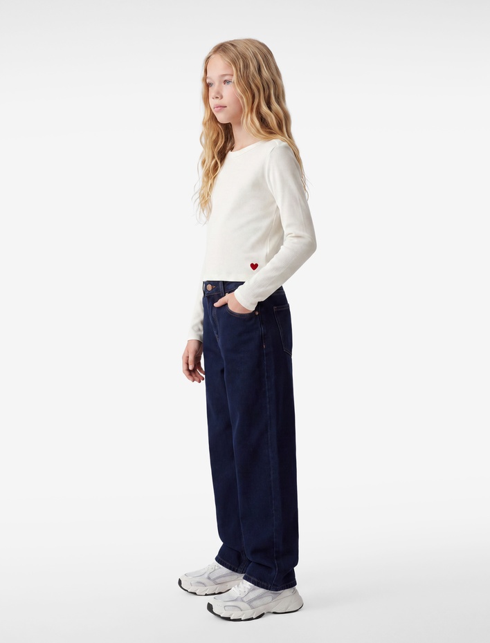 Kız Çocuk Kalp Nakış Detaylı Slim Fit Pamuklu Kaşkorse Bisiklet Yaka Uzun Kollu Tişört