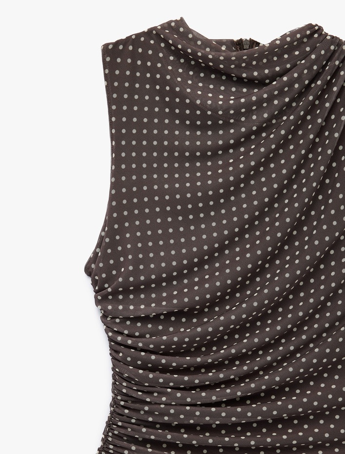  Slim Fit Bisiklet Yaka Kolsuz Drapeli Puantiyeli Uzun Tül Elbise