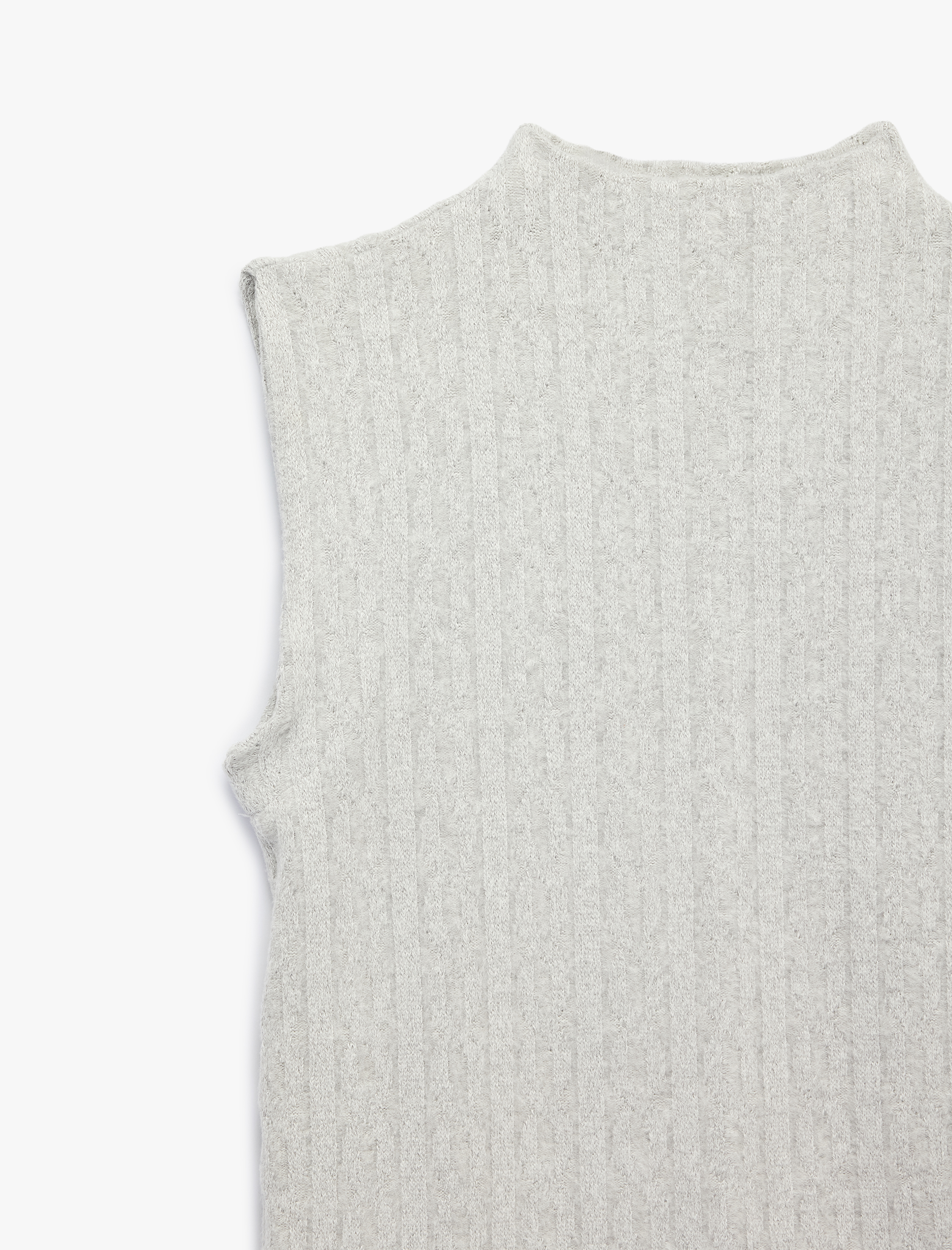   Dik Yaka Regular Fit Viskon Kumaş Basic Kolsuz Bluz
