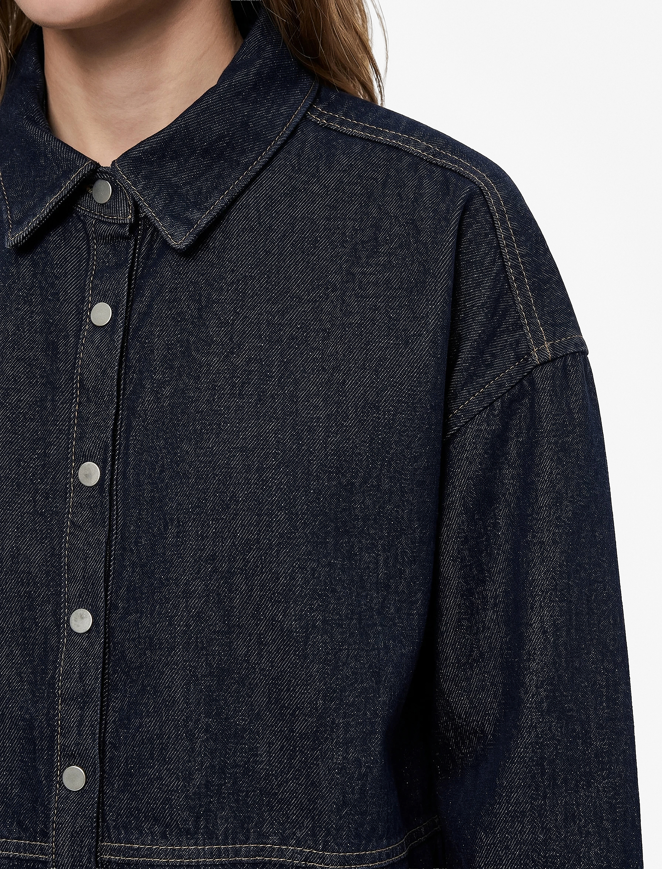 Koton Pamuklu Dikiş Detaylı Klasik Yaka Çıtçıt Düğmeli Uzun Kollu Denim Gömlek görsel 4