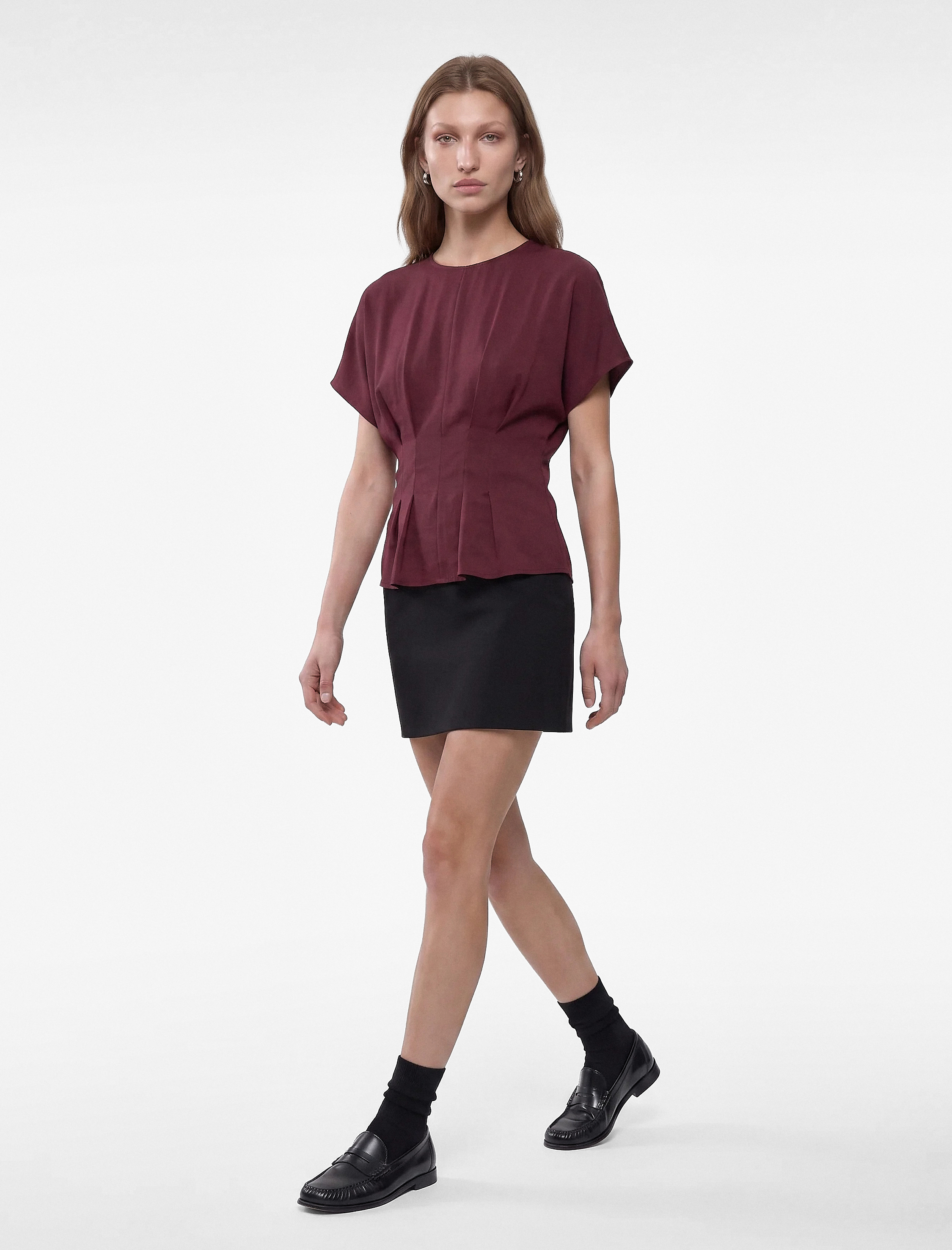 Koton Viskon Modal Kumaş Pileli Slim Fit Bel Vurgulu Bisiklet Yaka Kısa Kollu Bluz