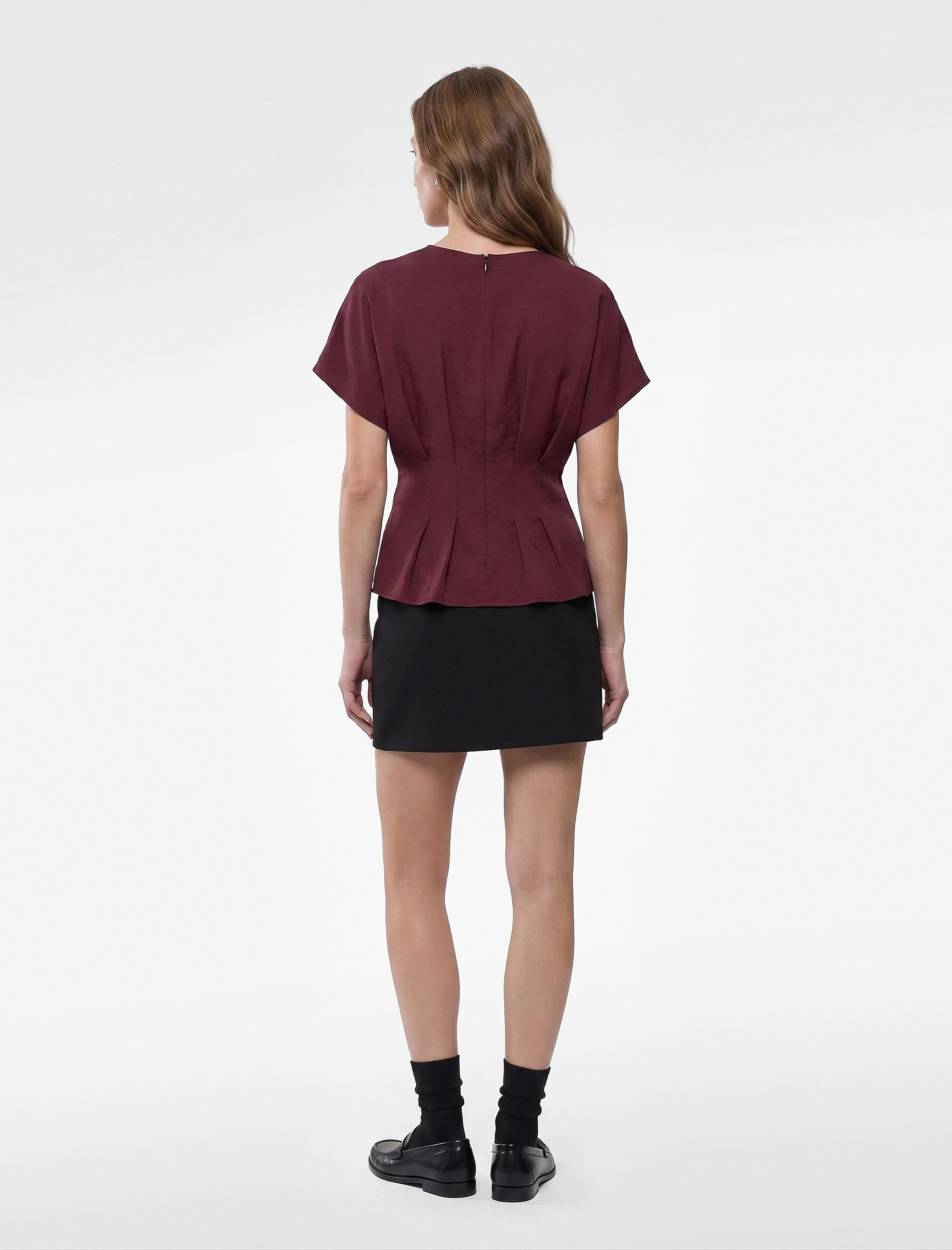 Koton Viskon Modal Kumaş Pileli Slim Fit Bel Vurgulu Bisiklet Yaka Kısa Kollu Bluz görsel 3