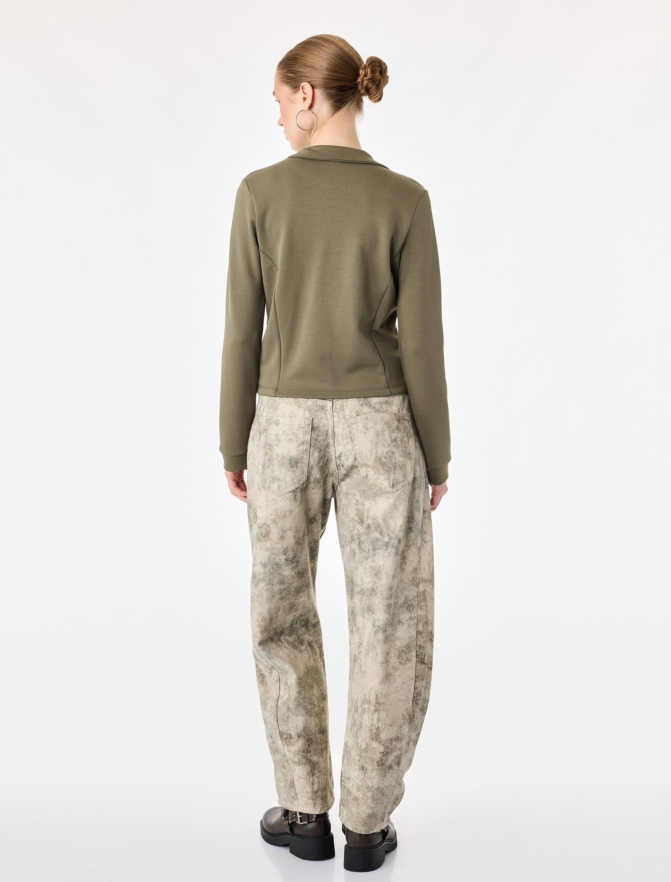 Koton Slim Fit Dik Yaka Fermuarlı Uzun Kollu Modal Karışımlı Düğme Baskılı Sweatshirt görsel 4