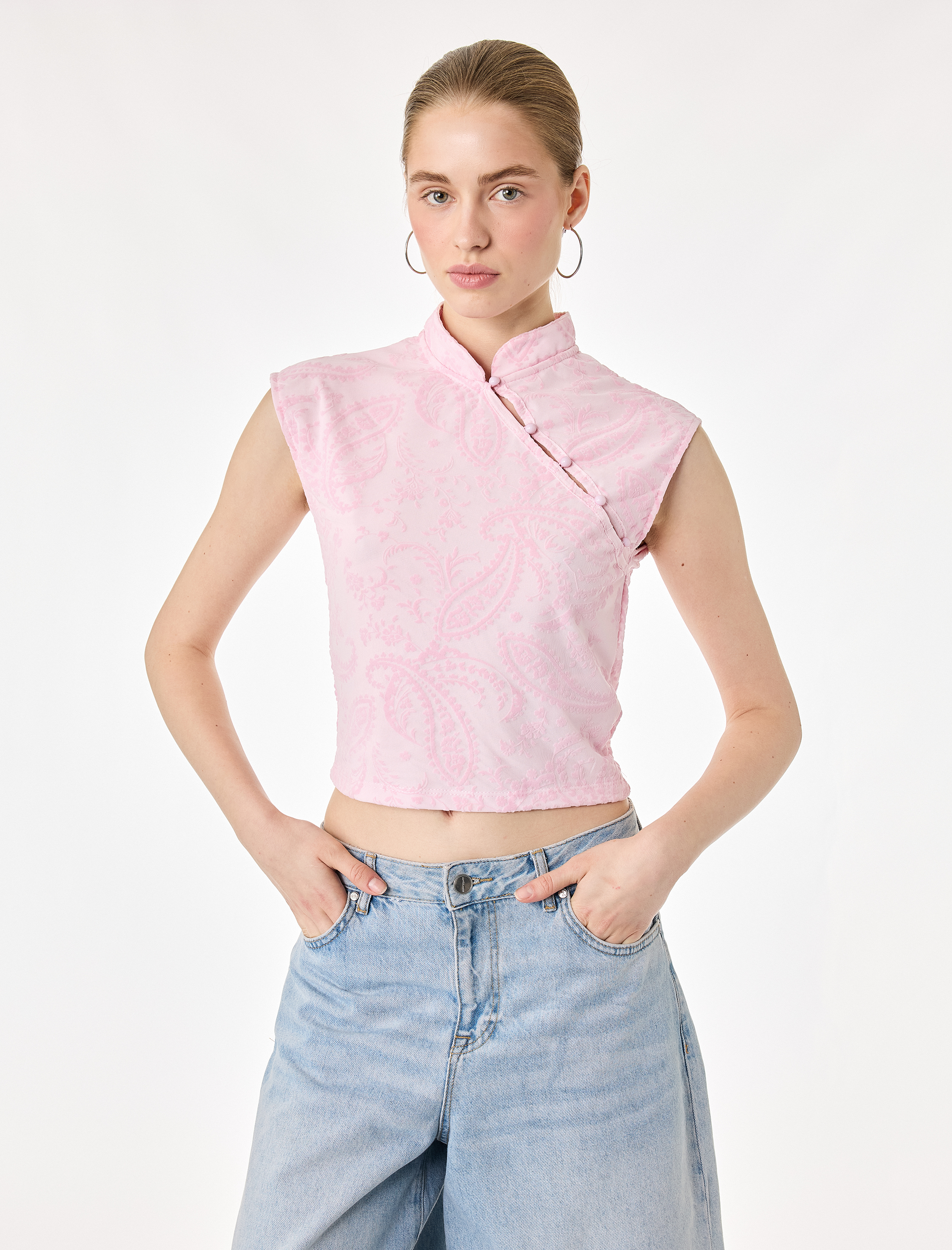 Koton Slim Fit Kolsuz Düğmeli Qipao Yaka Tül Bluz görsel 2