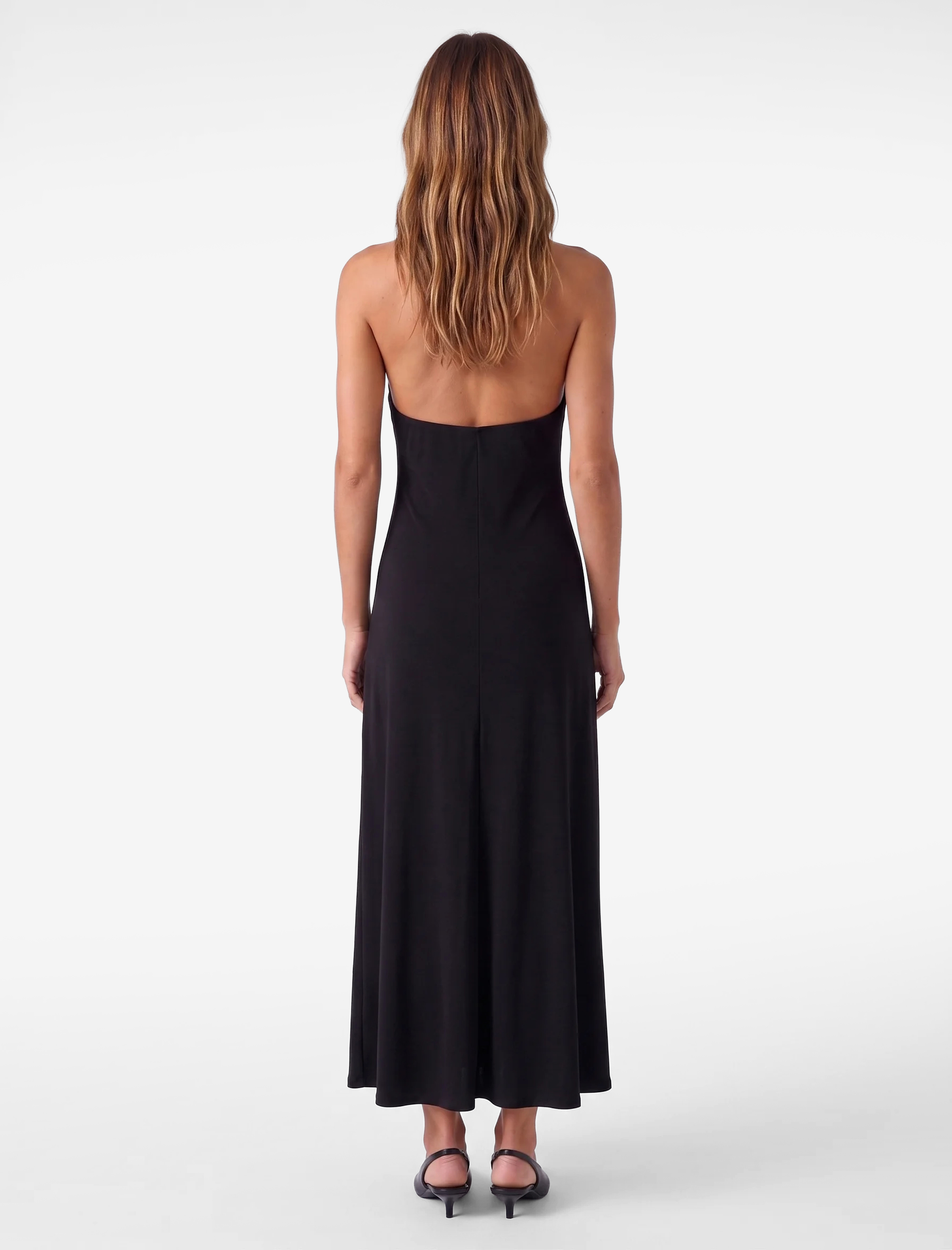   Slim Fit Sırt Dekolteli Metal Halka Detaylı Kolye Halter Yaka Uzun Elbise