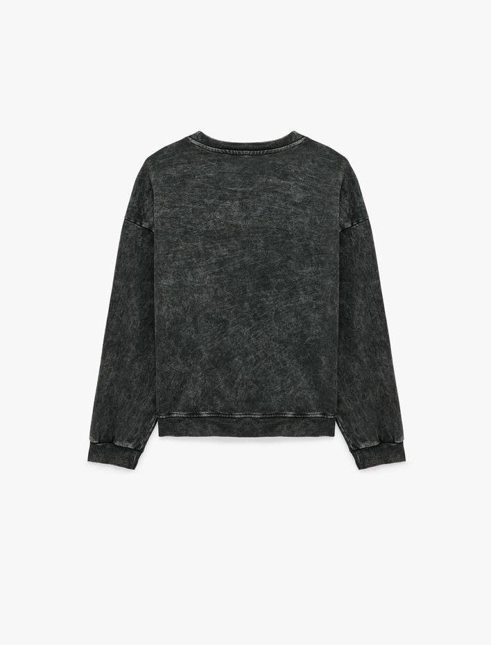  Rahat Kalıp Yıkama Efektli Uzun Kollu Bisiklet Yaka Taşlı Sweatshirt