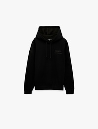 Uzun Kollu Üç İplik Şardonlu Rahat Kalıp Kanguru Cepli Kapşonlu Baskılı Sweatshirt