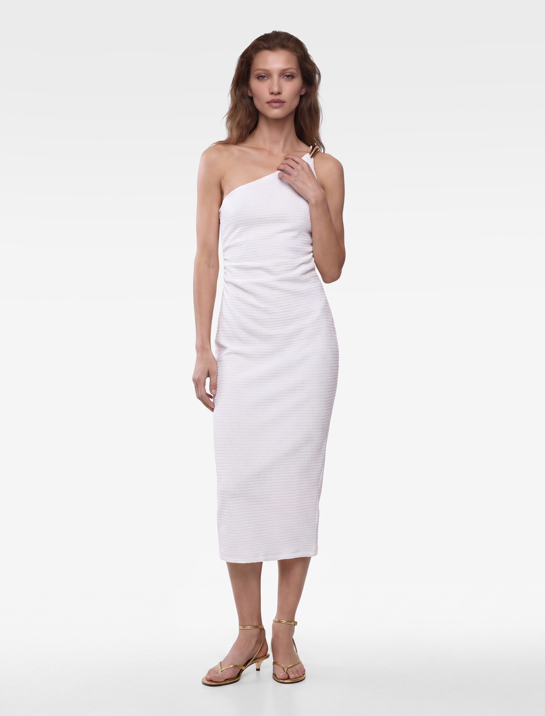 Koton X Sibil Çetinkaya - Bürümcük Kumaş Asimetrik Yaka Aksesuarlı Tek Omuz Bodycon Elbise