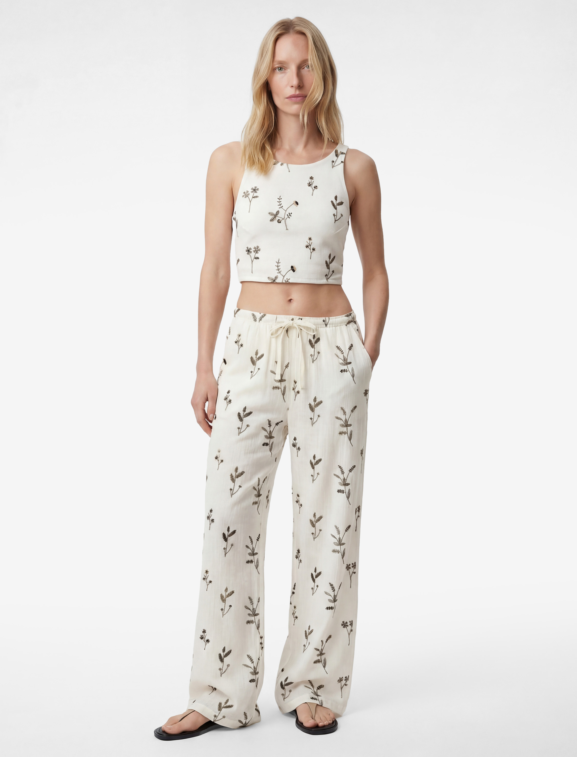   Slim Fit Floral Nakış Detaylı Brodeli Halter Yaka Crop Büstiyer