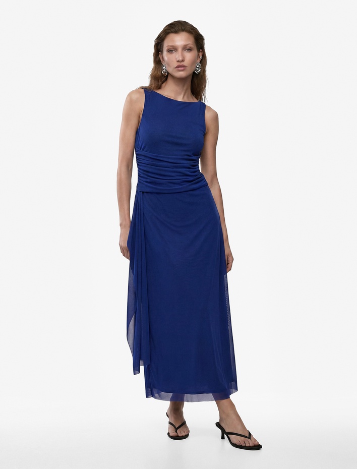  Slim Fit Asimetrik Drapeli Kayık Yuvarlak Yaka Kolsuz Midi Elbise