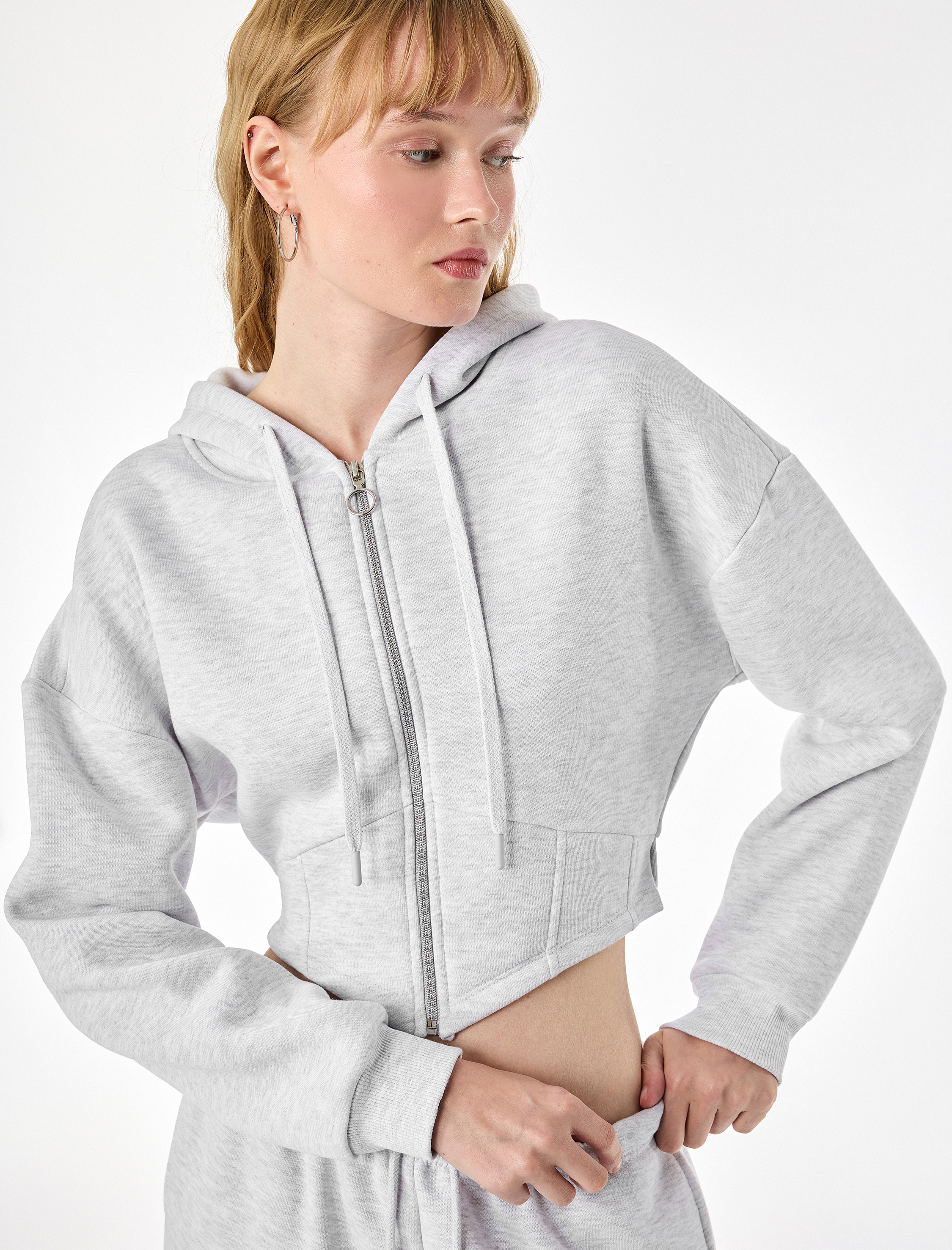   Şardonlu Uzun Kollu Kapüşonlu Korse Detaylı Fermuarlı Crop Sweatshirt