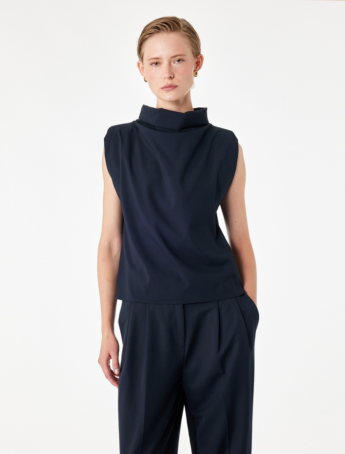  Boxy Fit Dik Degaje Yaka Kolsuz Bluz
