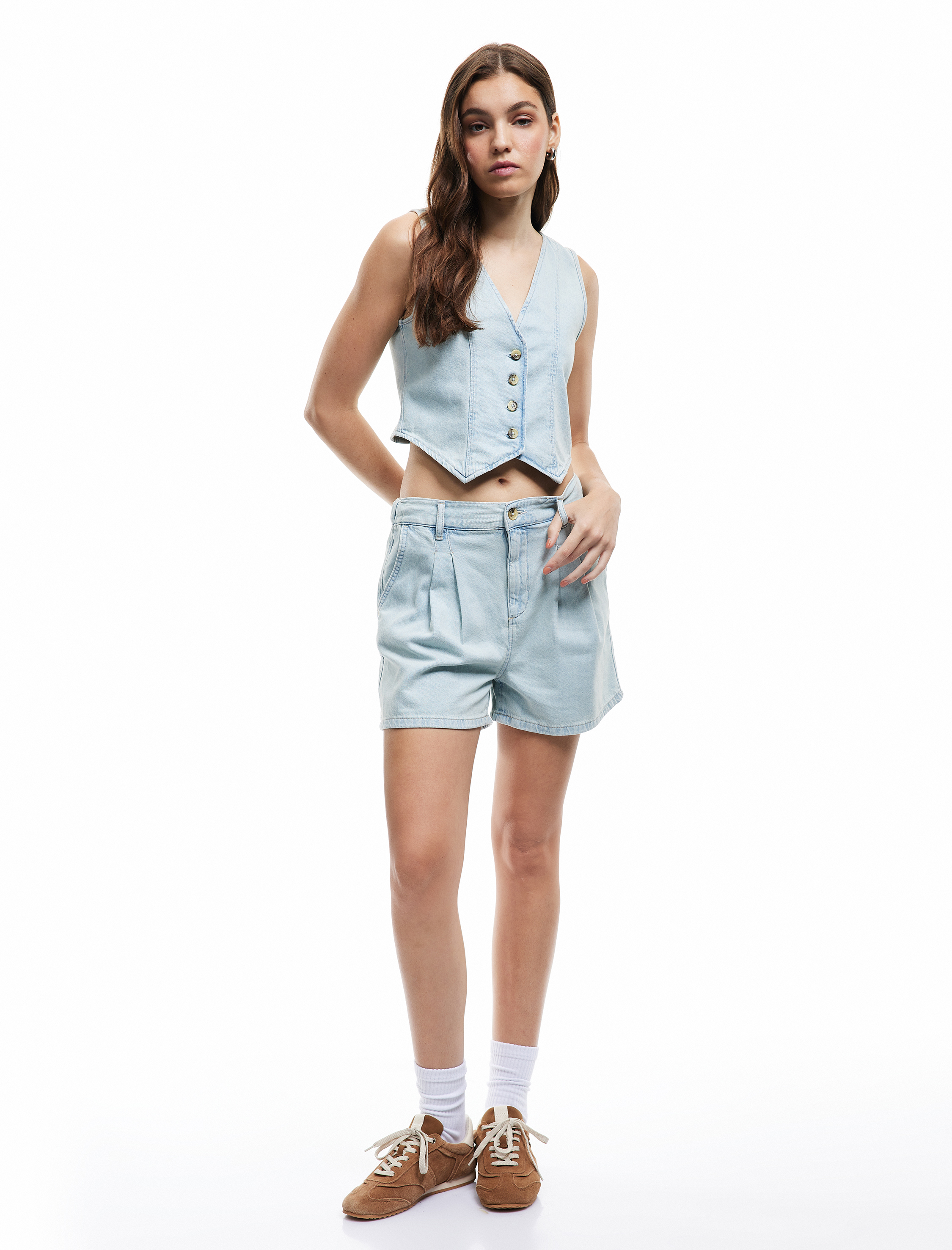 Koton Normal Bel Pileli Düğmeli Cepli Rahat Kalıp Mini Denim Şort