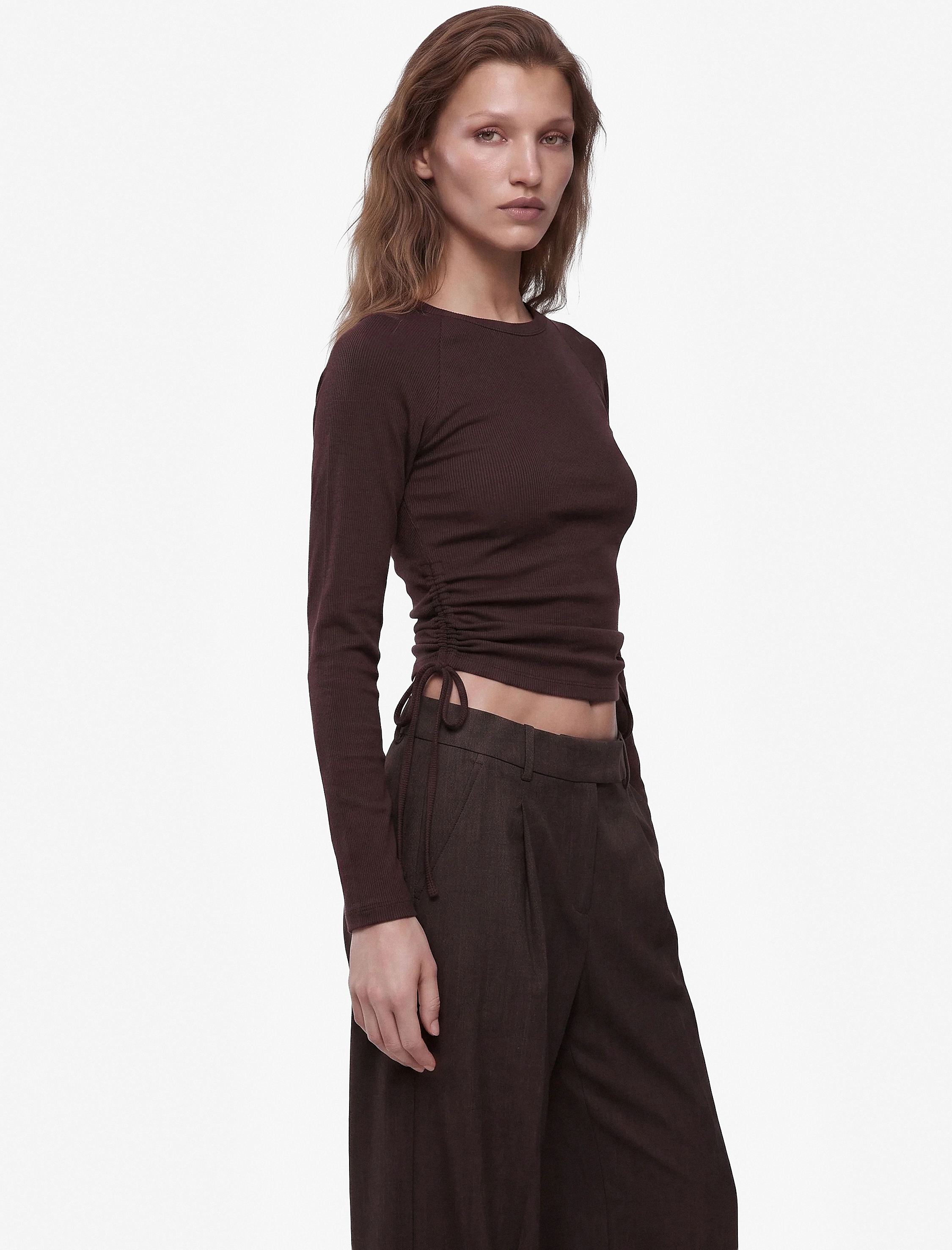 Koton Pamuklu Slim Fit Uzun Kollu Bisiklet Yaka Yanları Büzgülü Bağlamalı Tişört görsel 2