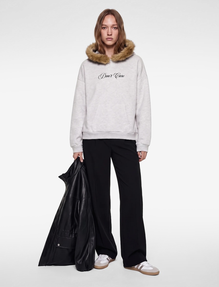  Baskılı Şardonlu Kanguru Cepli Suni Kürklü Kapüşonlu Sweatshirt