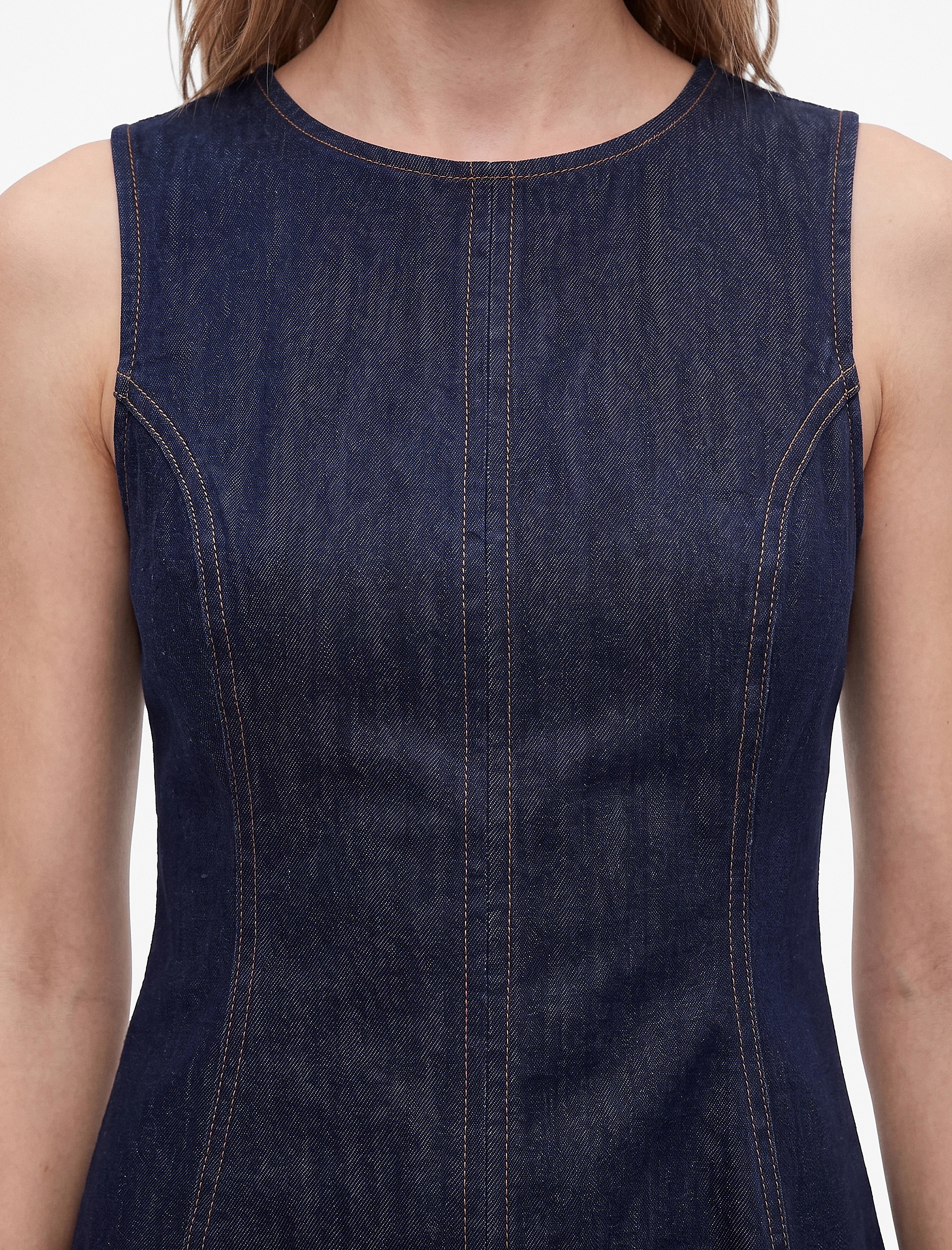 Koton Pamuklu Bisiklet Yaka Dikiş Detaylı Volanlı Kolsuz Mini Denim Elbise görsel 4