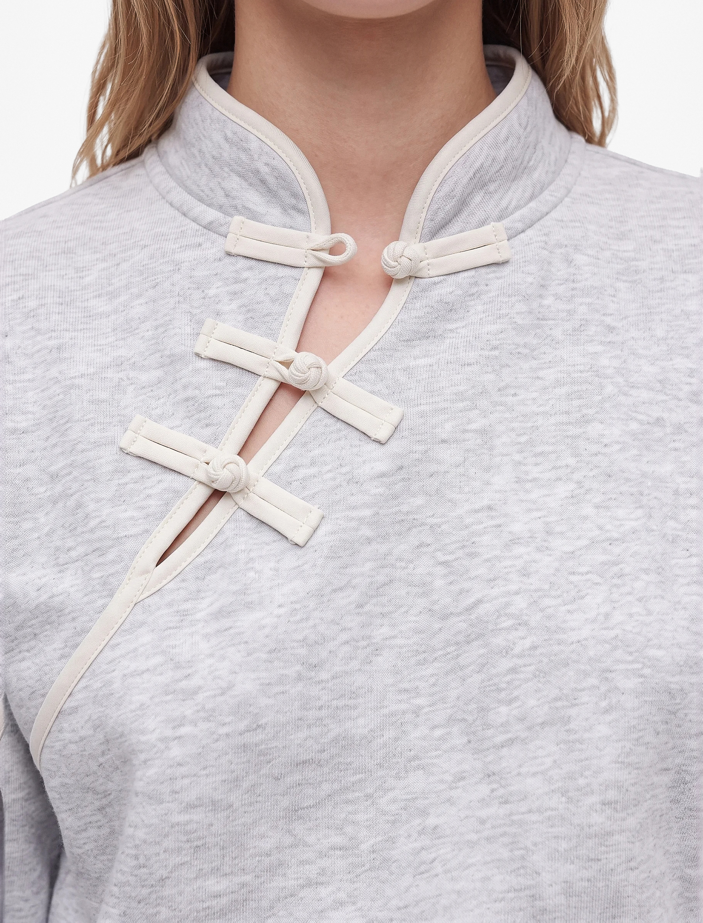   Şardonlu Rahat Kalıp Kurbağa Kapama Detaylı Süslü Düğmeli Mandarin Yaka Sweatshirt
