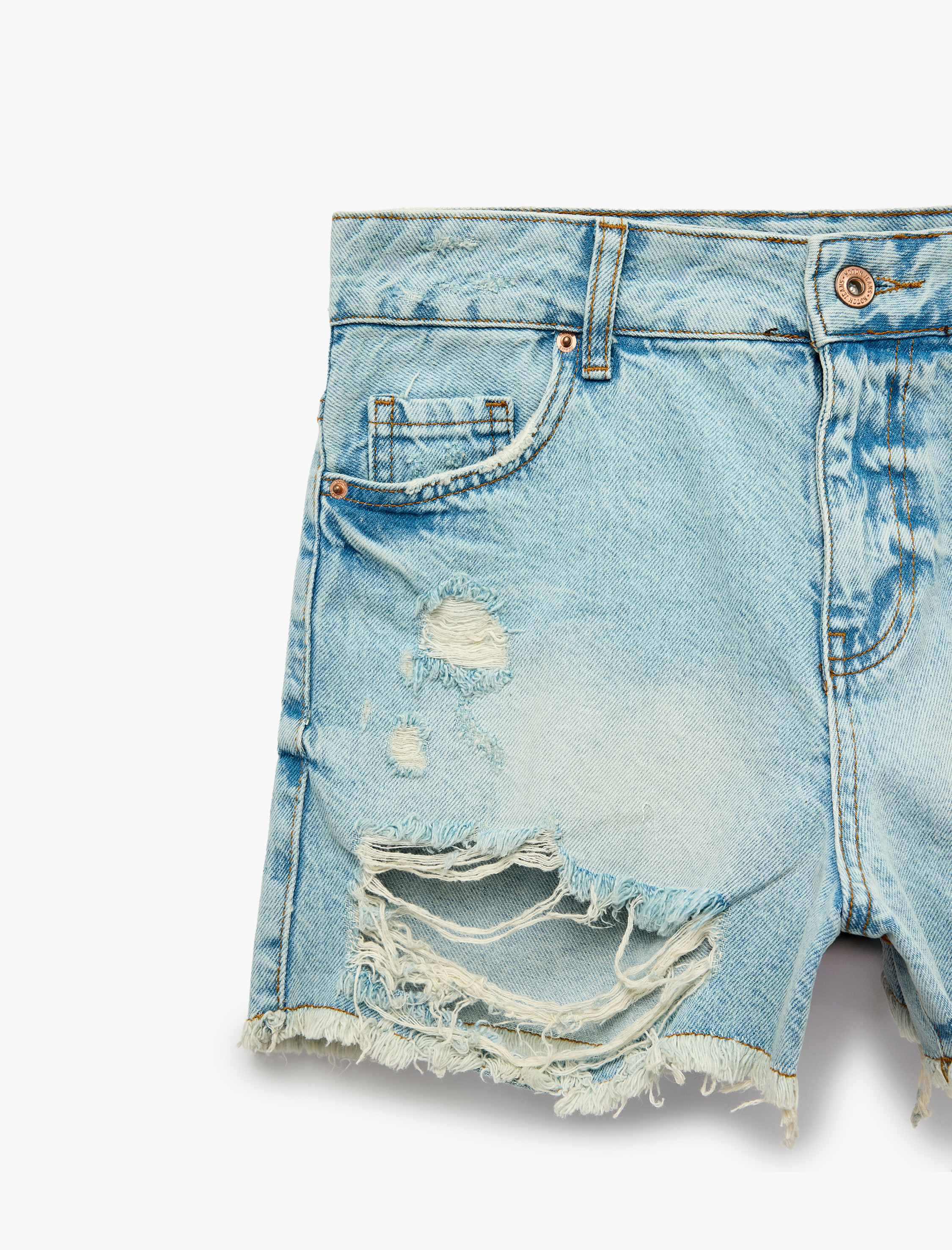 Koton Yıpratma Detaylı Pamuklu Rahat Kalıp Mini Denim Şort görsel 3