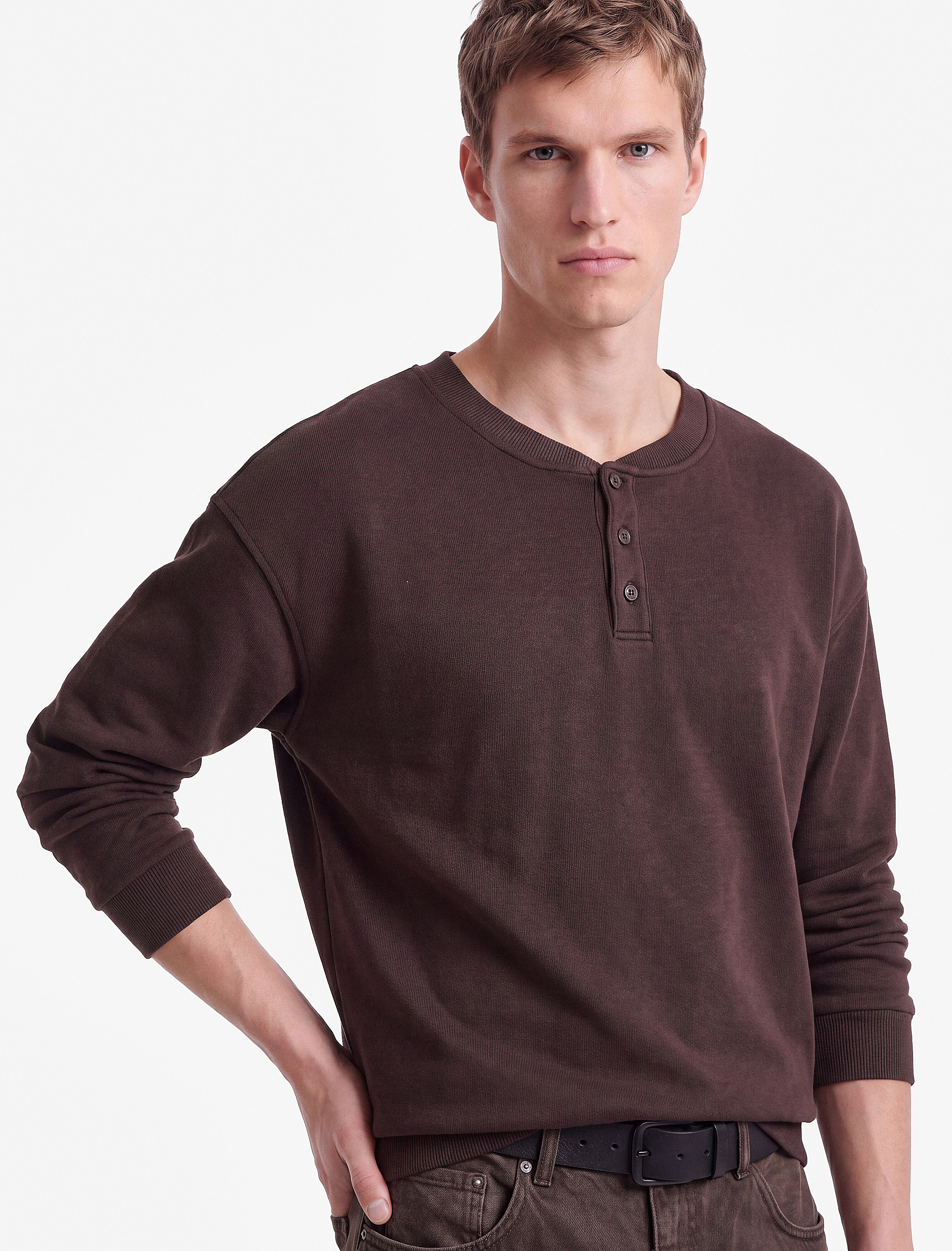  Uzun Kollu Üç İplik Şardonlu Düğme Detaylı Henley Yaka Sweatshirt