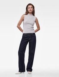 Dik Yaka Regular Fit Viskon Kumaş Basic Kolsuz Bluz