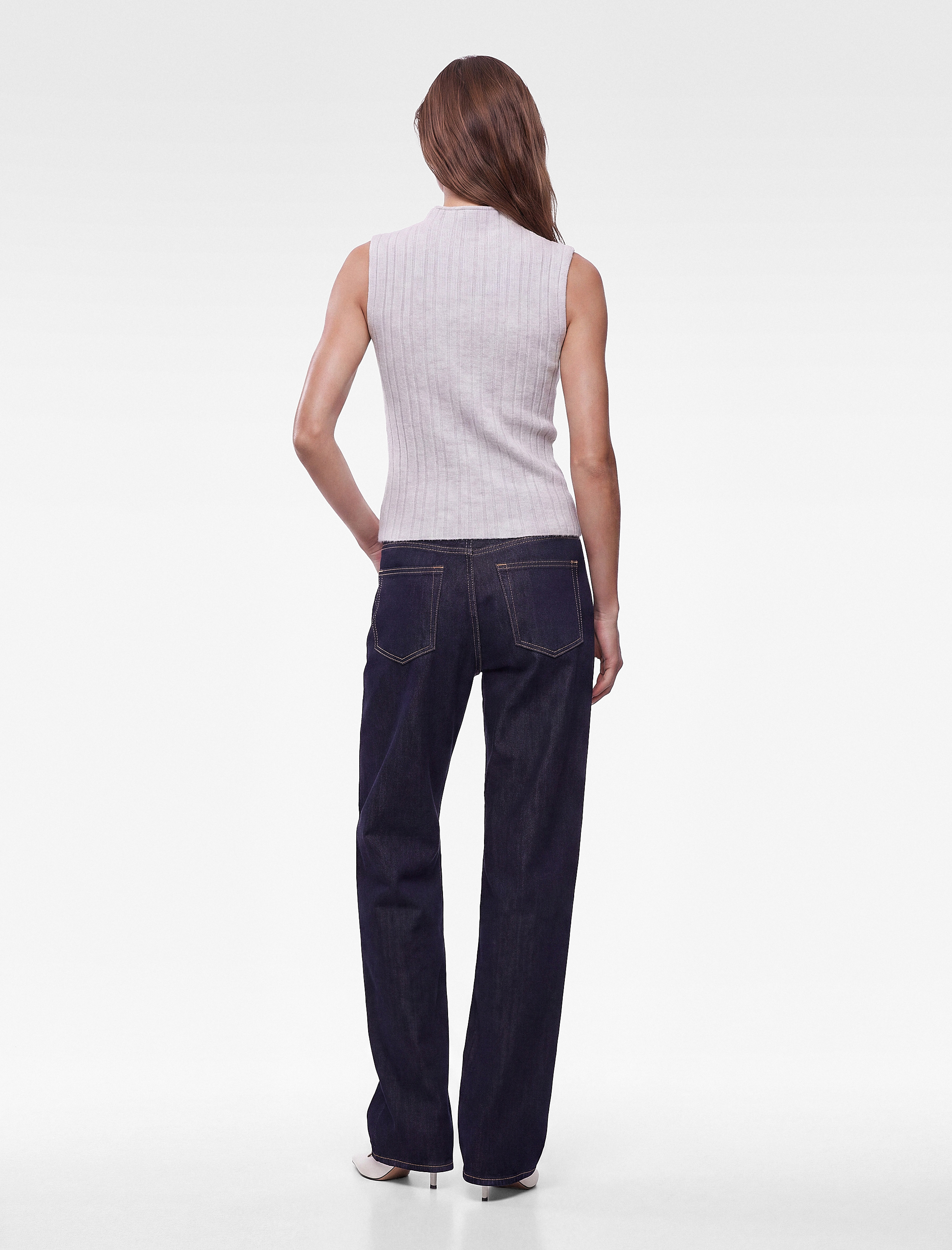 Koton Dik Yaka Regular Fit Viskon Kumaş Basic Kolsuz Bluz görsel 4