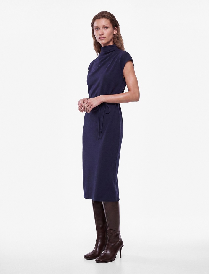  Slim Fit Bağlama Detaylı Dik Yaka Kolsuz Midi Elbise