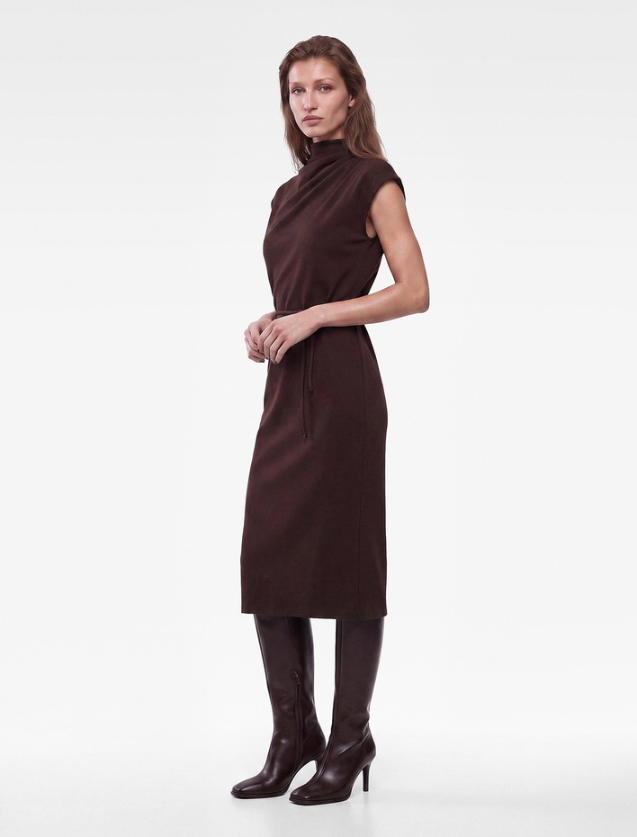  Slim Fit Bağlama Detaylı Dik Yaka Kolsuz Midi Elbise